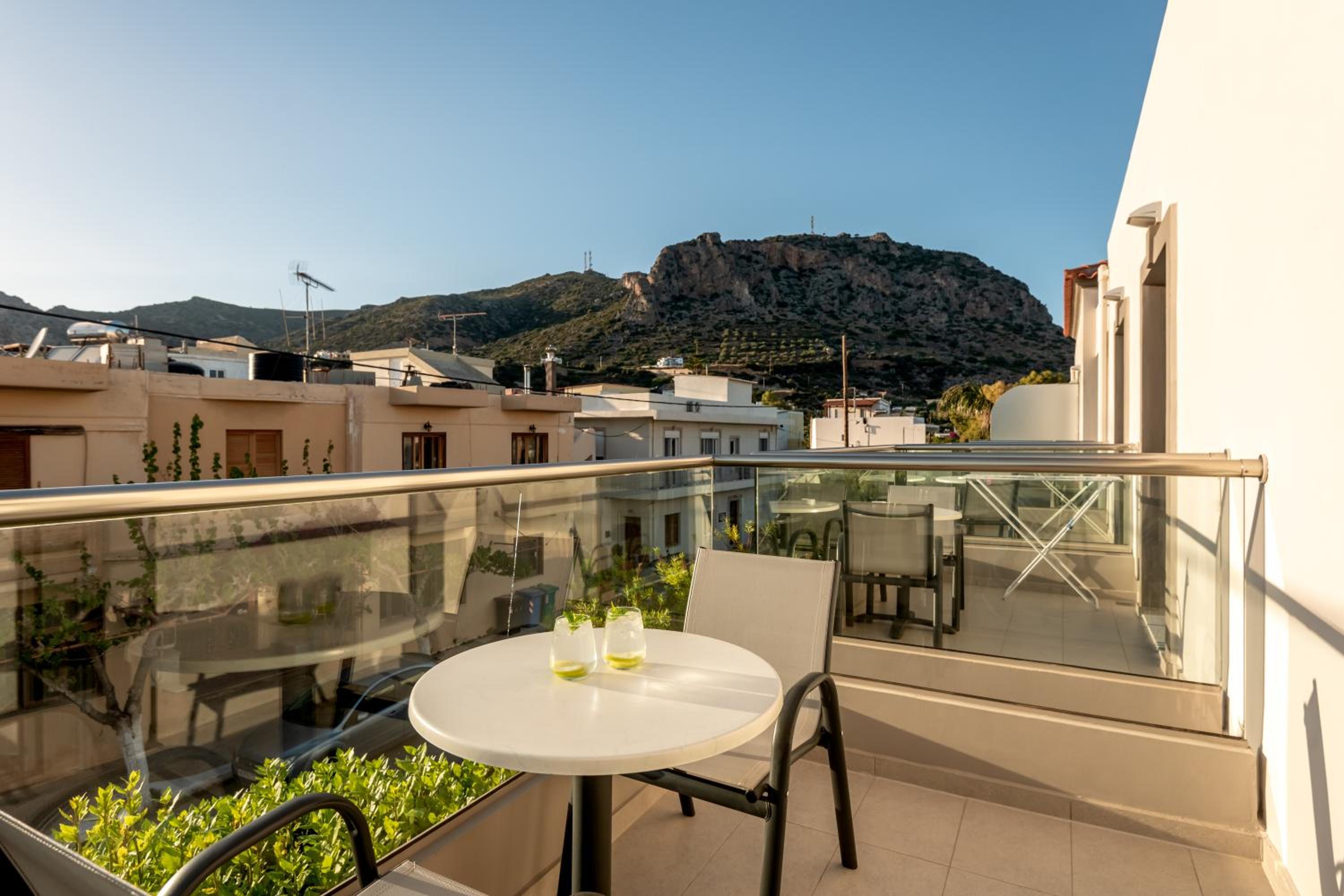 Superior Double Room with Mountain/Street View - Photo 5