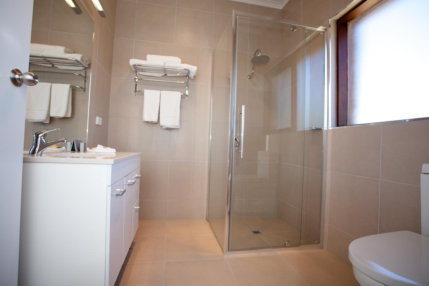 Queen Spa Suite - Photo 3