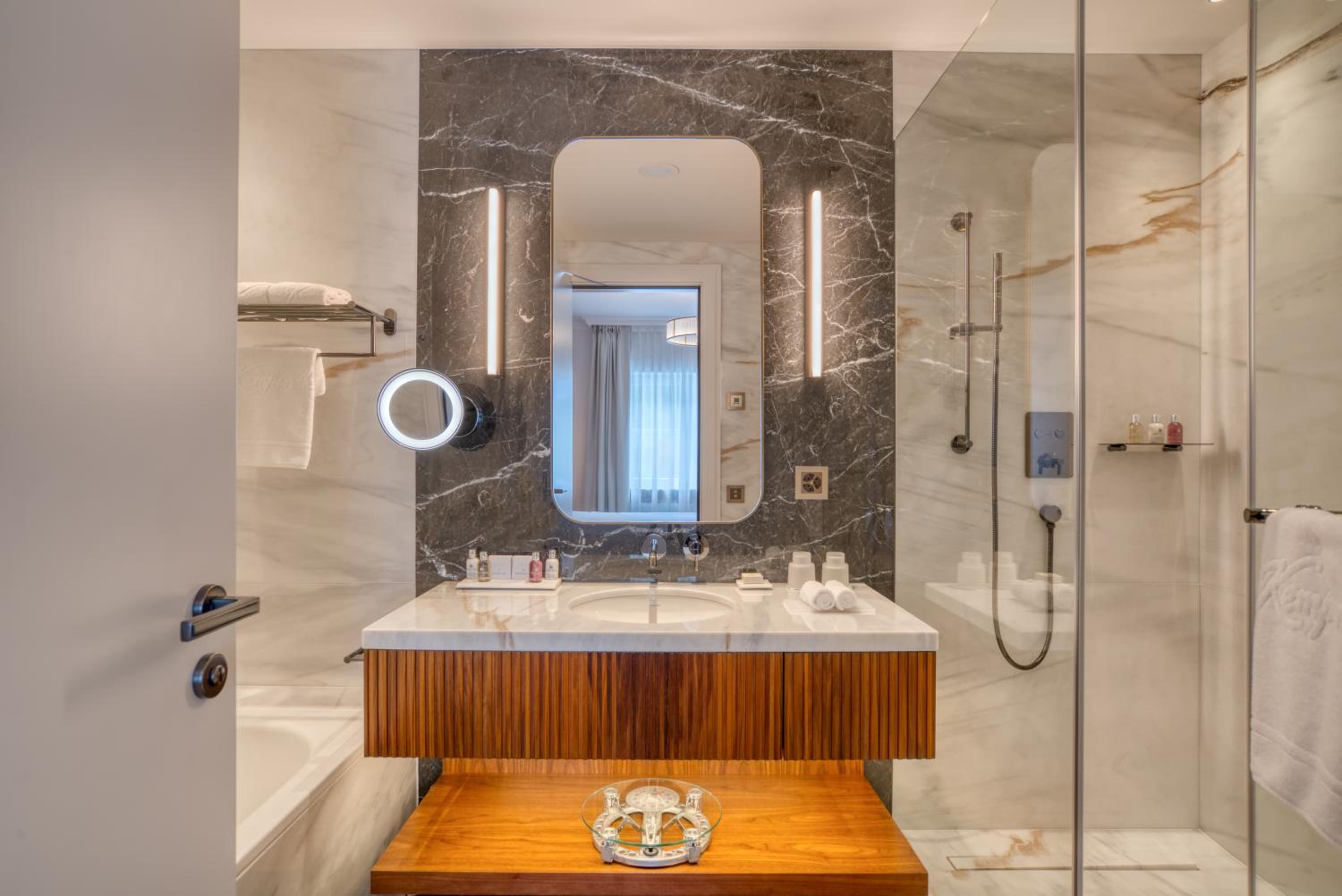 Signature Double Room thumbnail 5