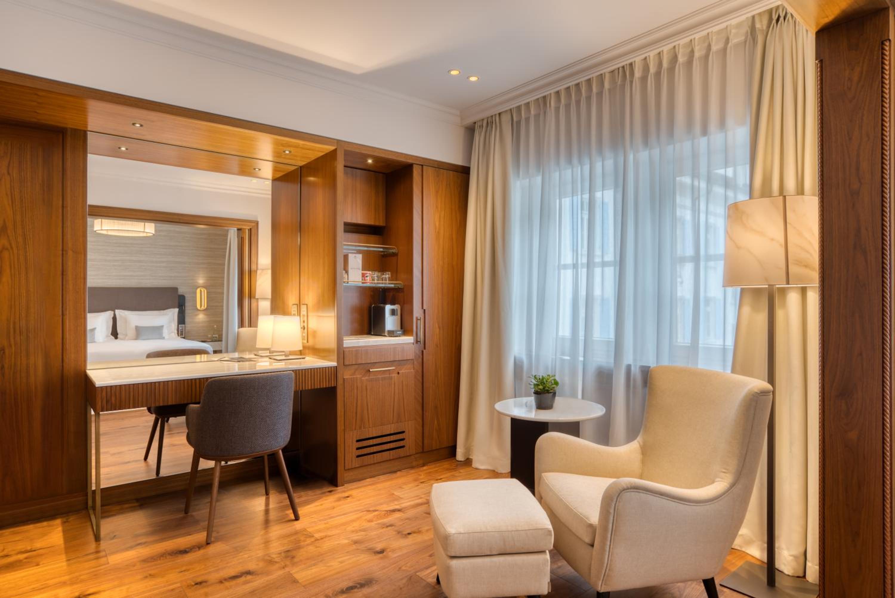 Executive Double Room - Photo 9