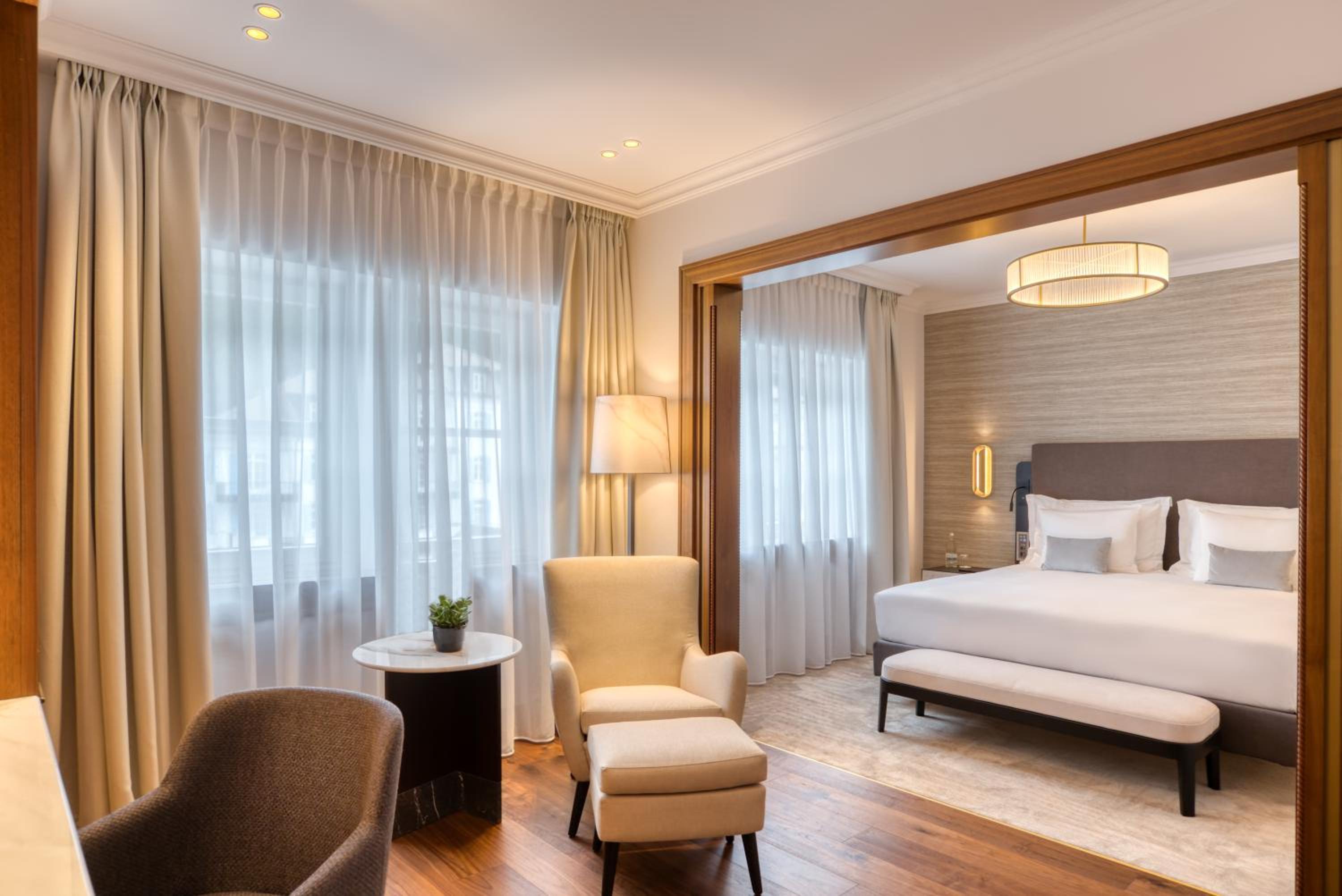 Premier Double Room thumbnail 6