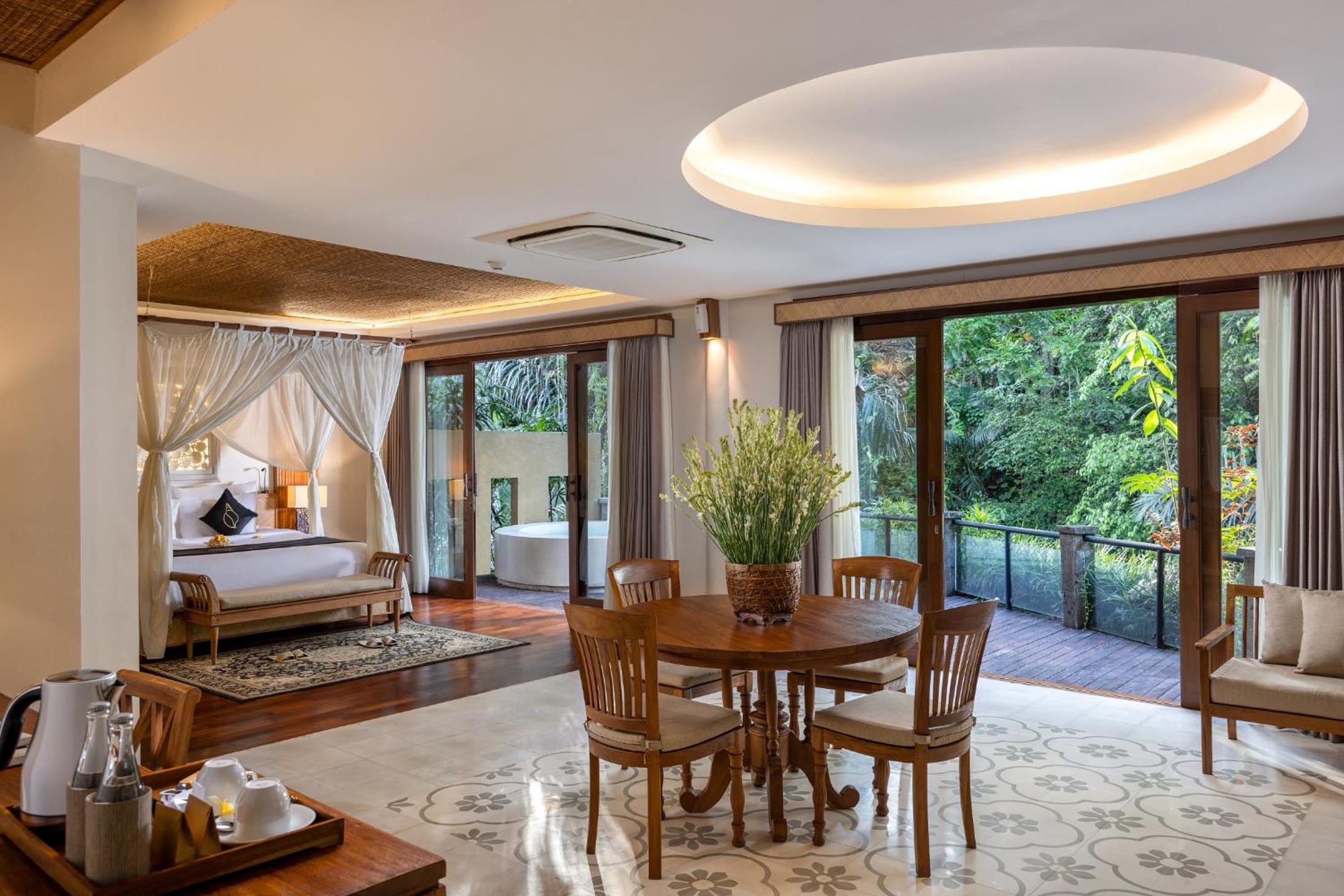Royal Suite with Spa Bath and Daily Afternoon Tea