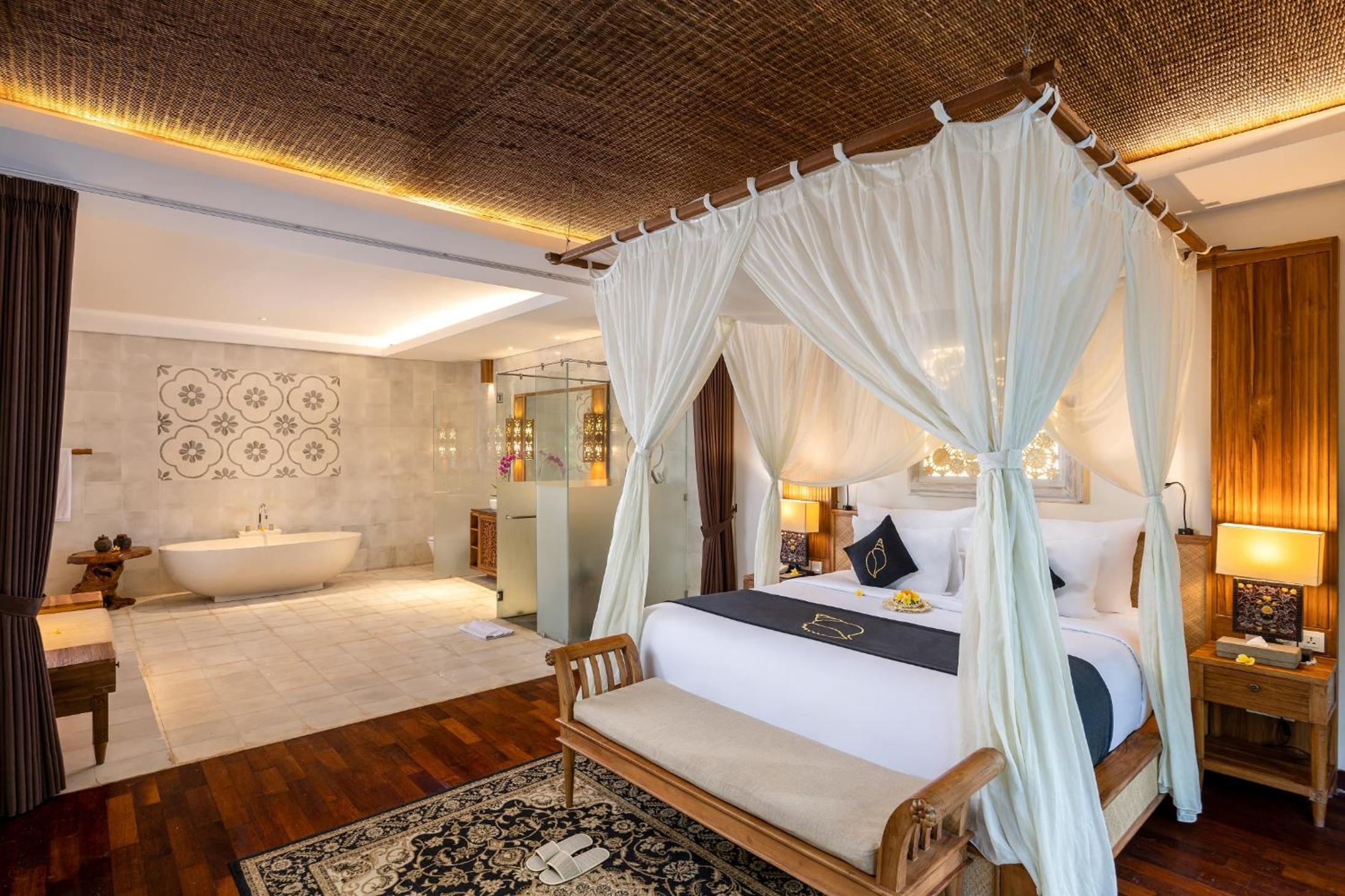Royal Suite with Spa Bath and Daily Afternoon Tea