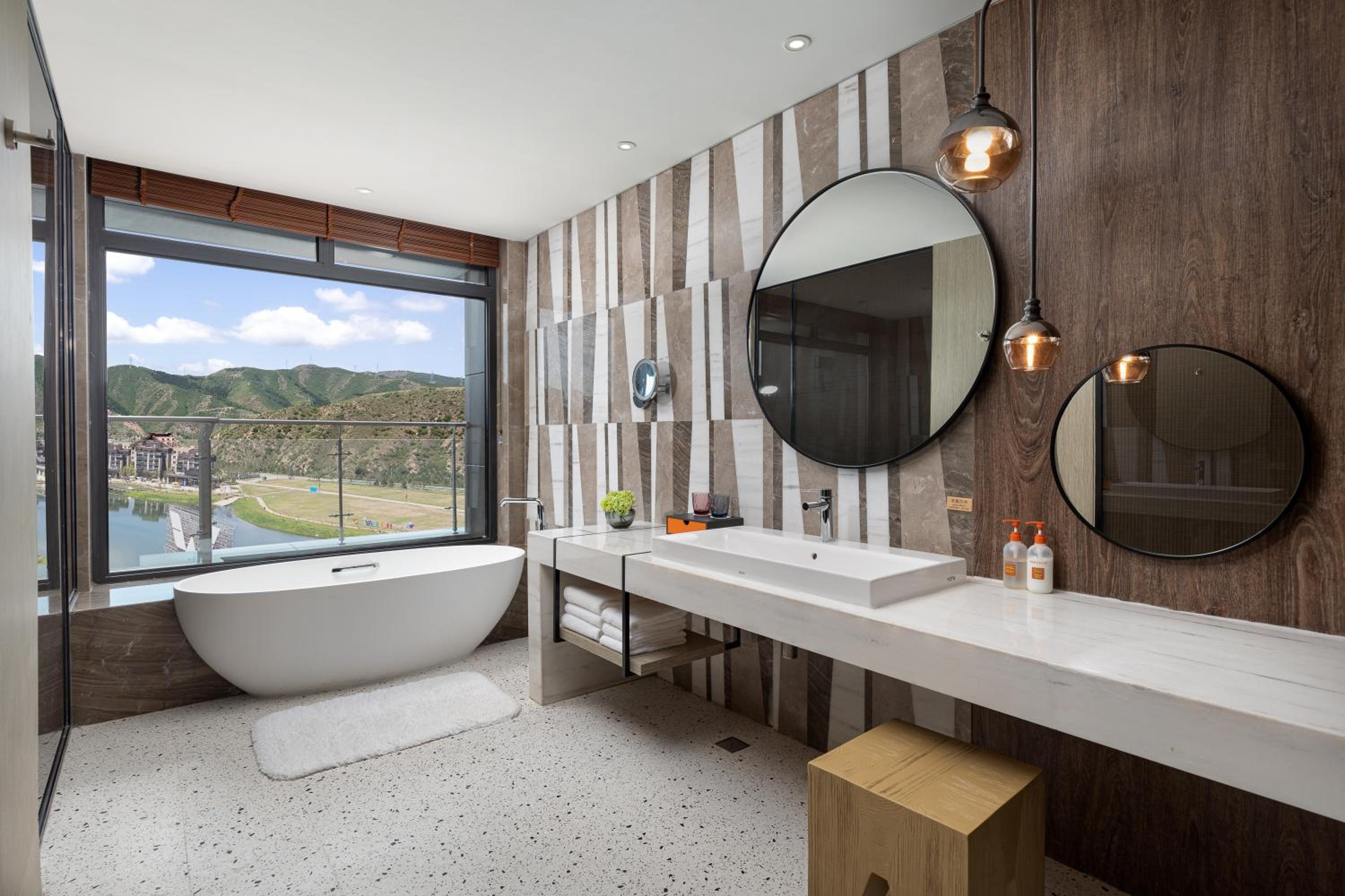 Premium Twin Room With Lake View photo 3