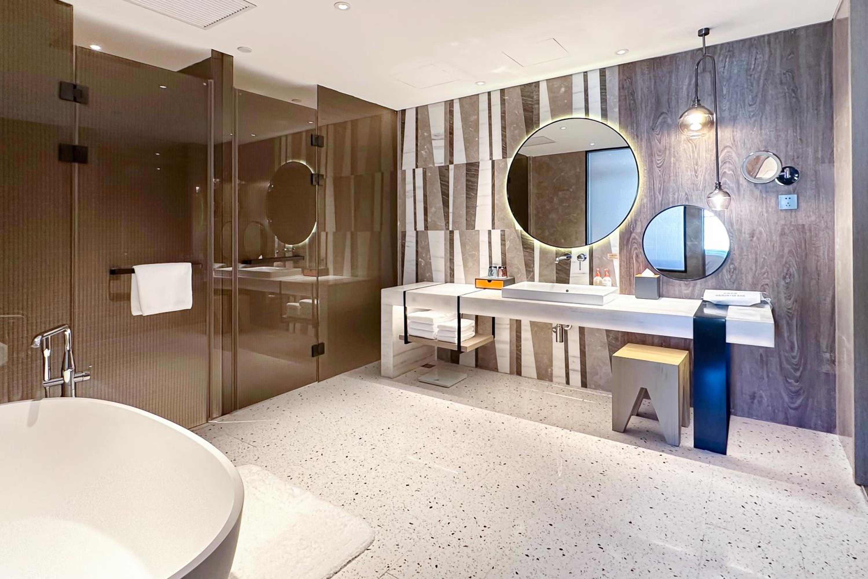 Premium King Room with Lake View