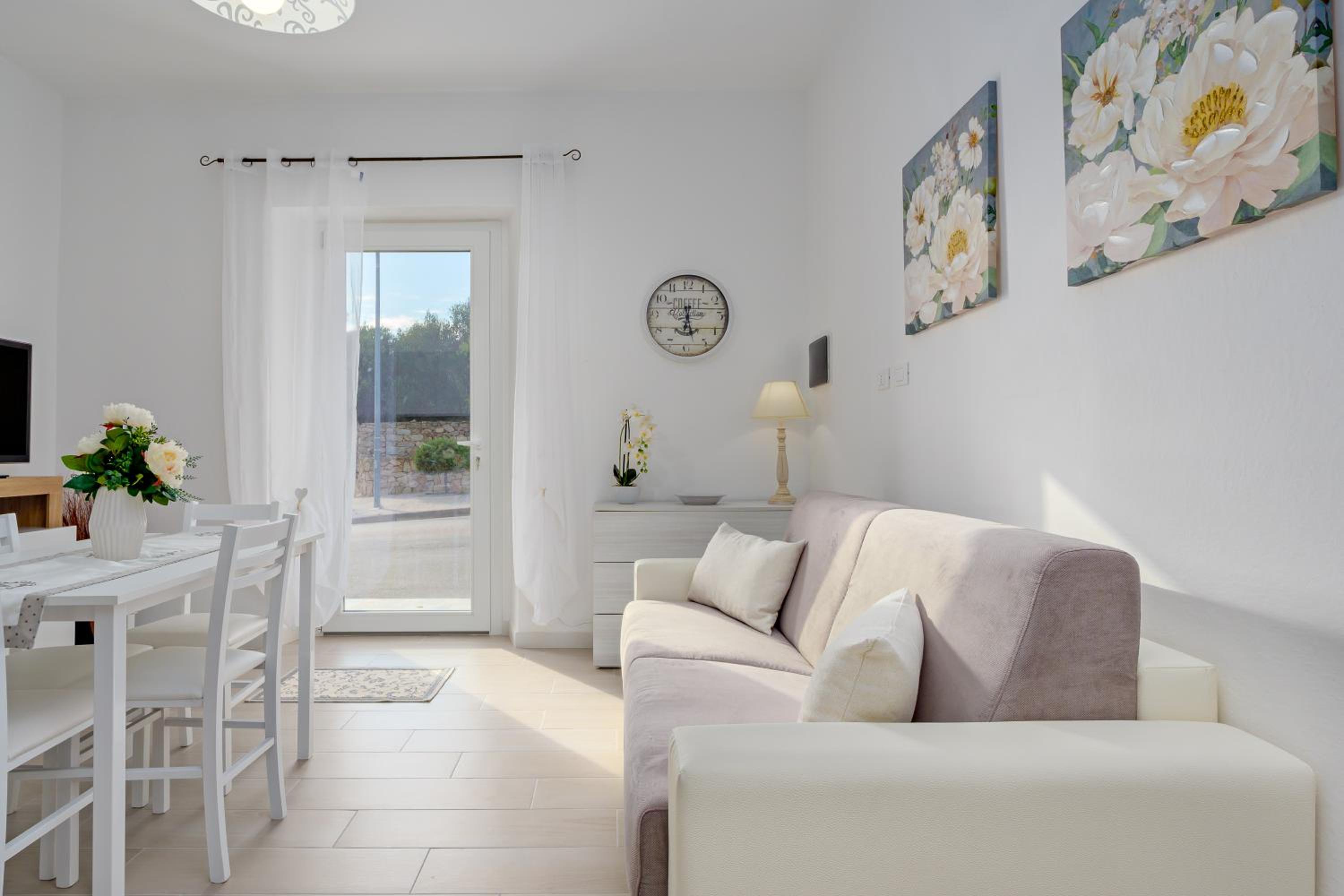 One-Bedroom House photo 2