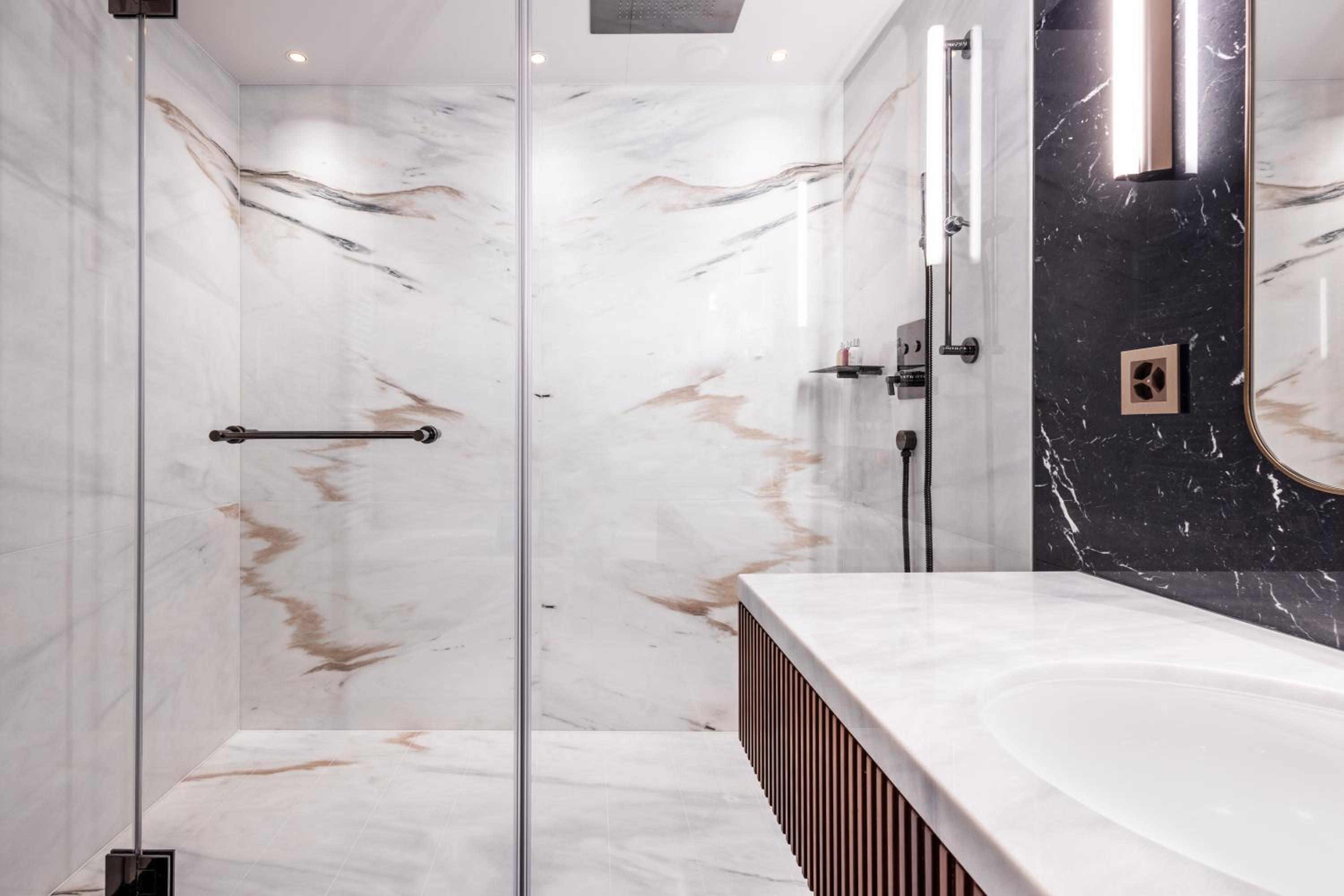 Premier Junior Suite thumbnail 6