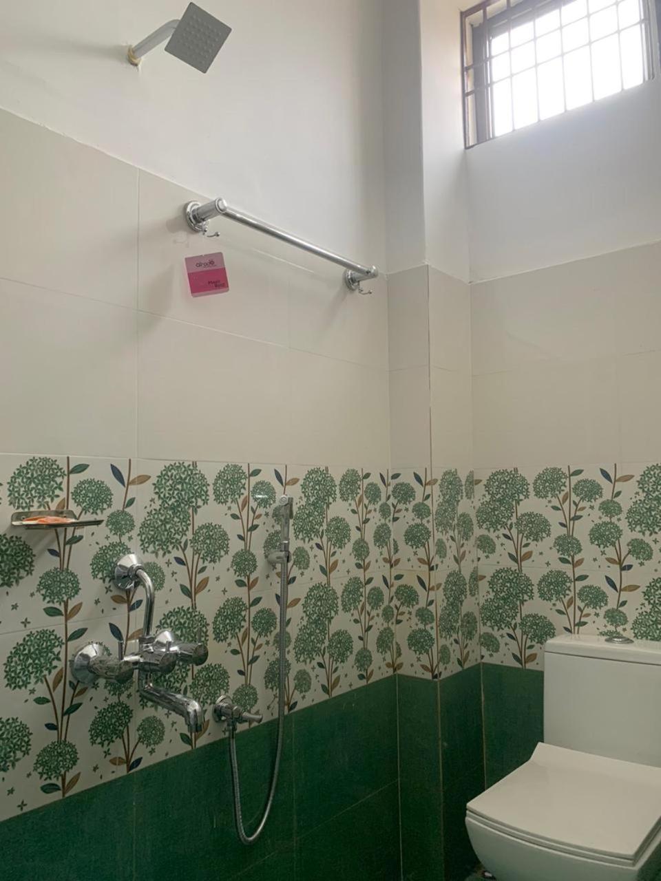 Single Room With Private Bathroom photo 2