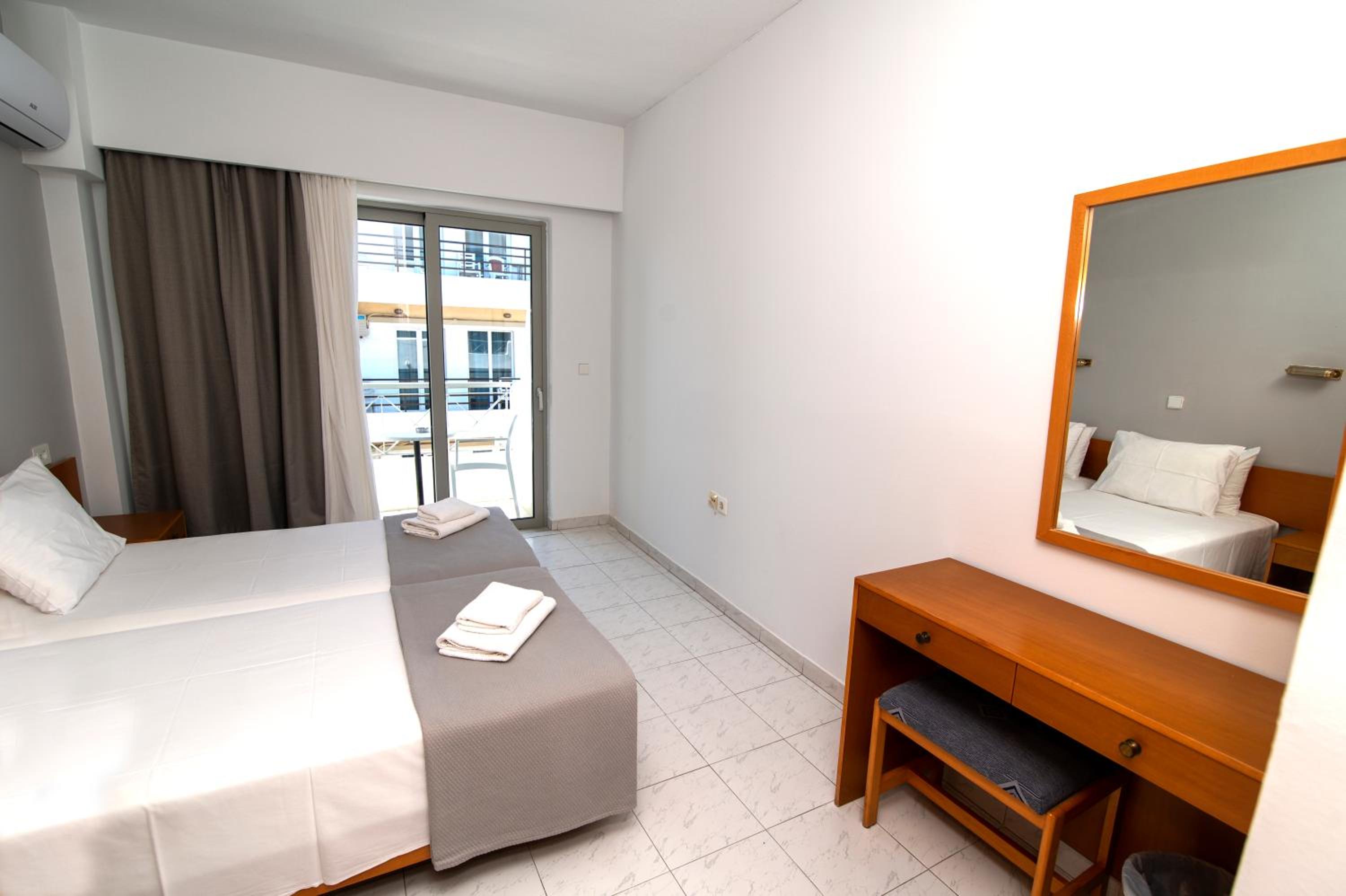 One-Bedroom Apartment with Side Sea View