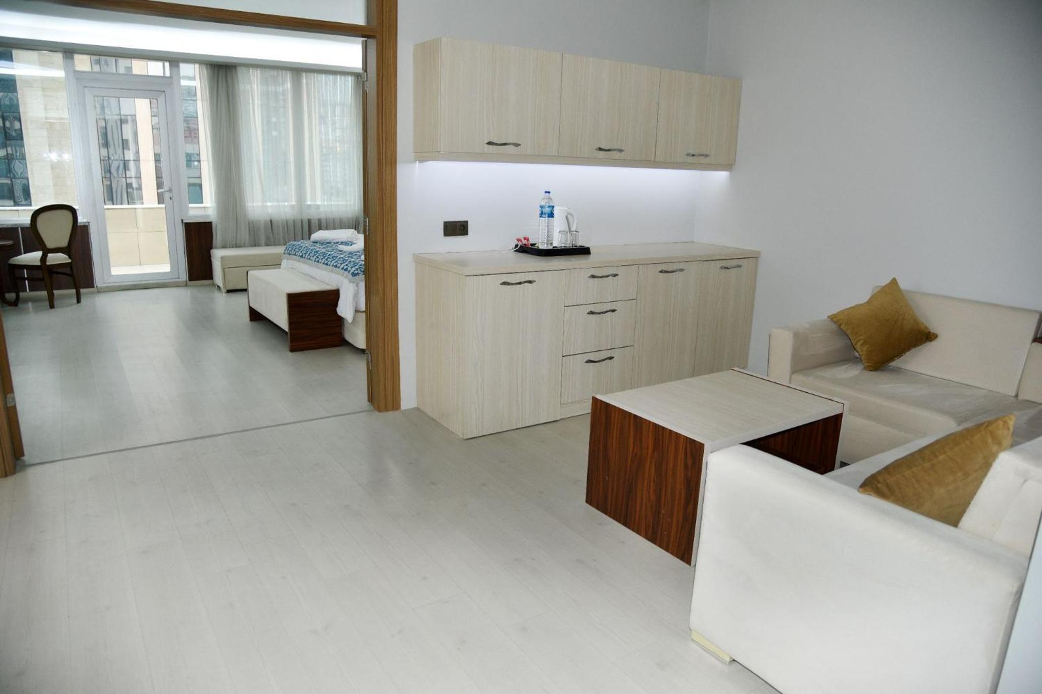 Suite with Balcony - Photo 6
