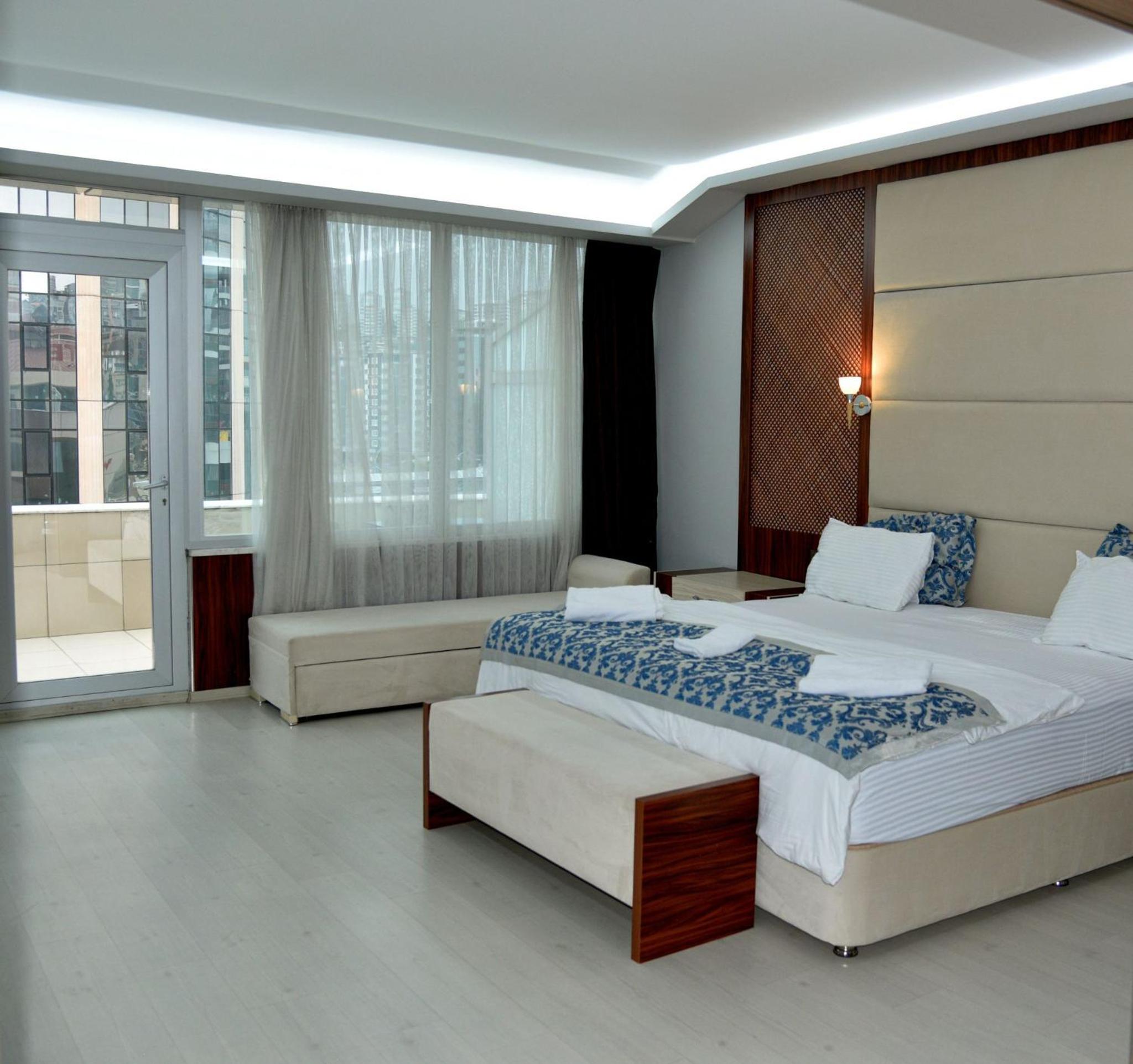 Suite with Balcony - Photo 14
