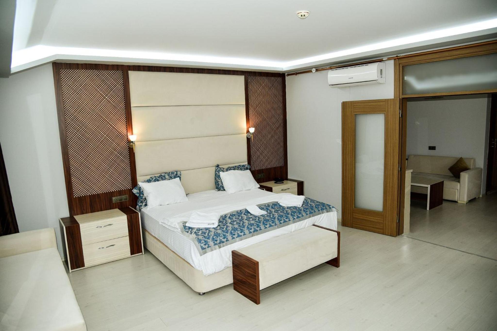 Suite with Balcony - Photo 15