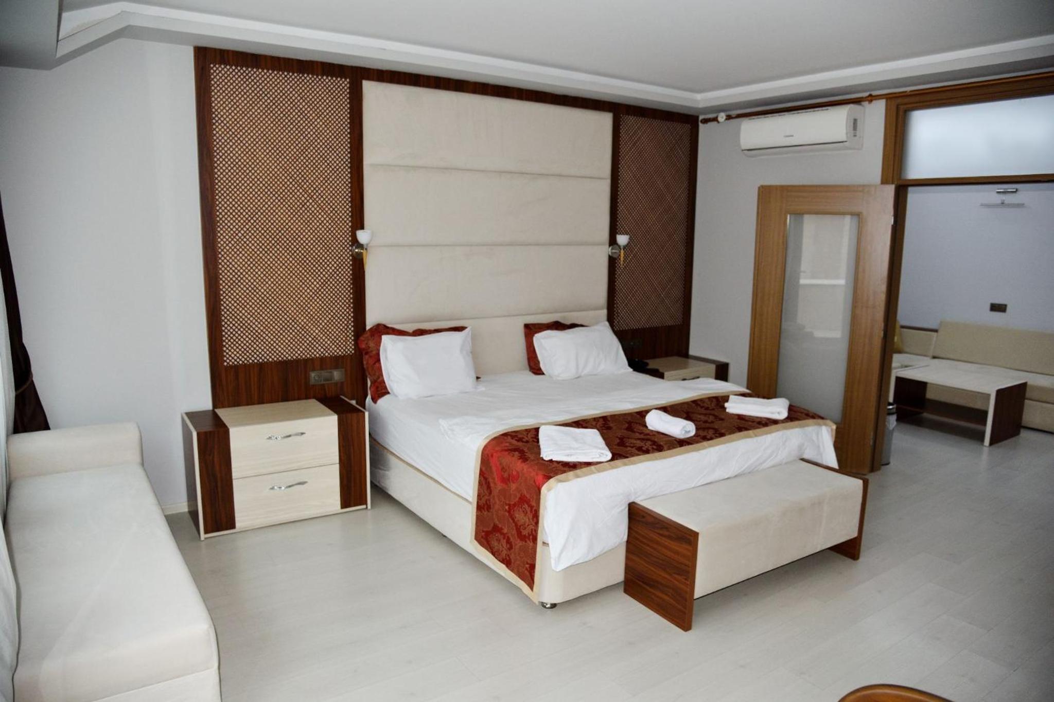 Suite with Balcony - Photo 18