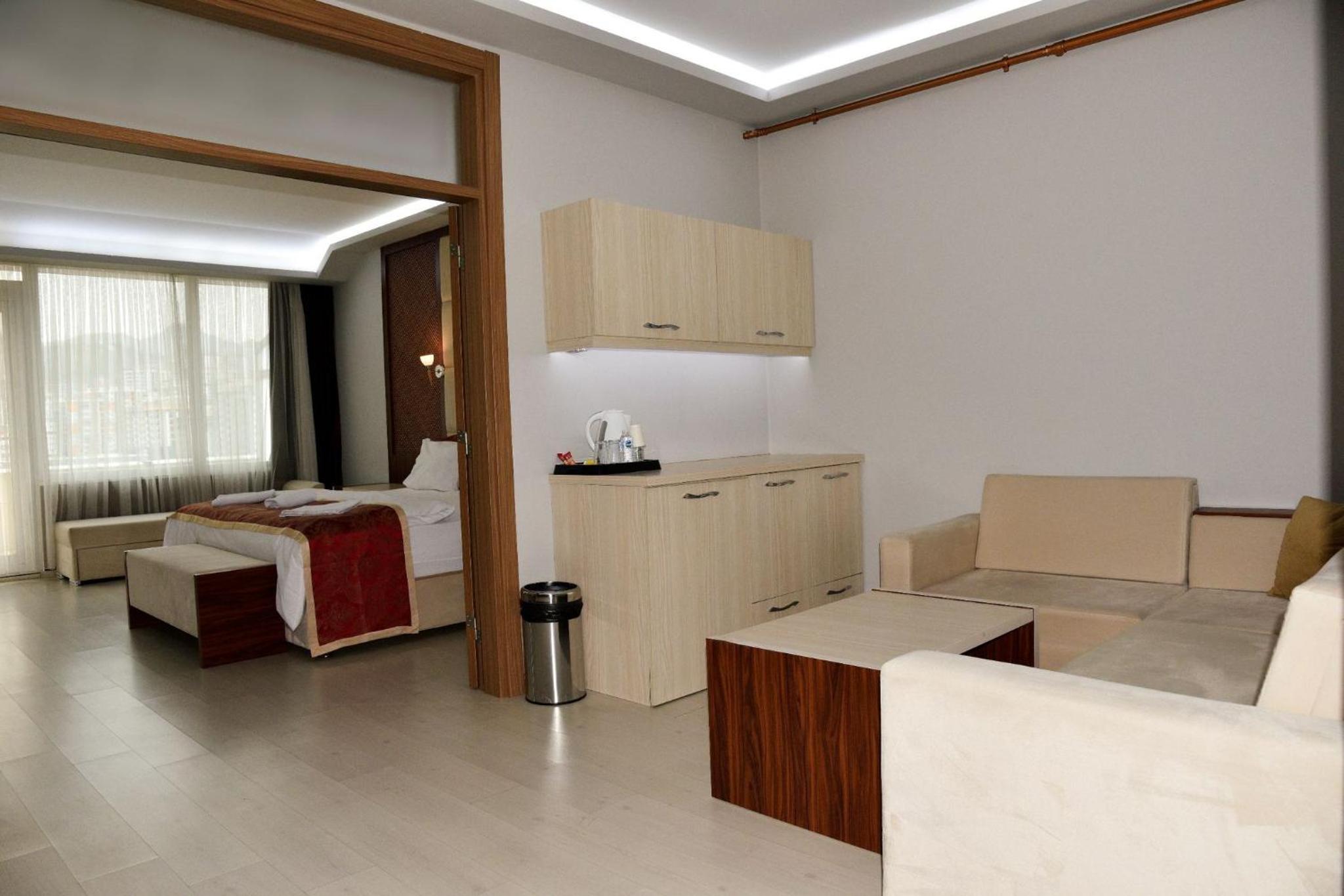 Suite with Balcony - Photo 23