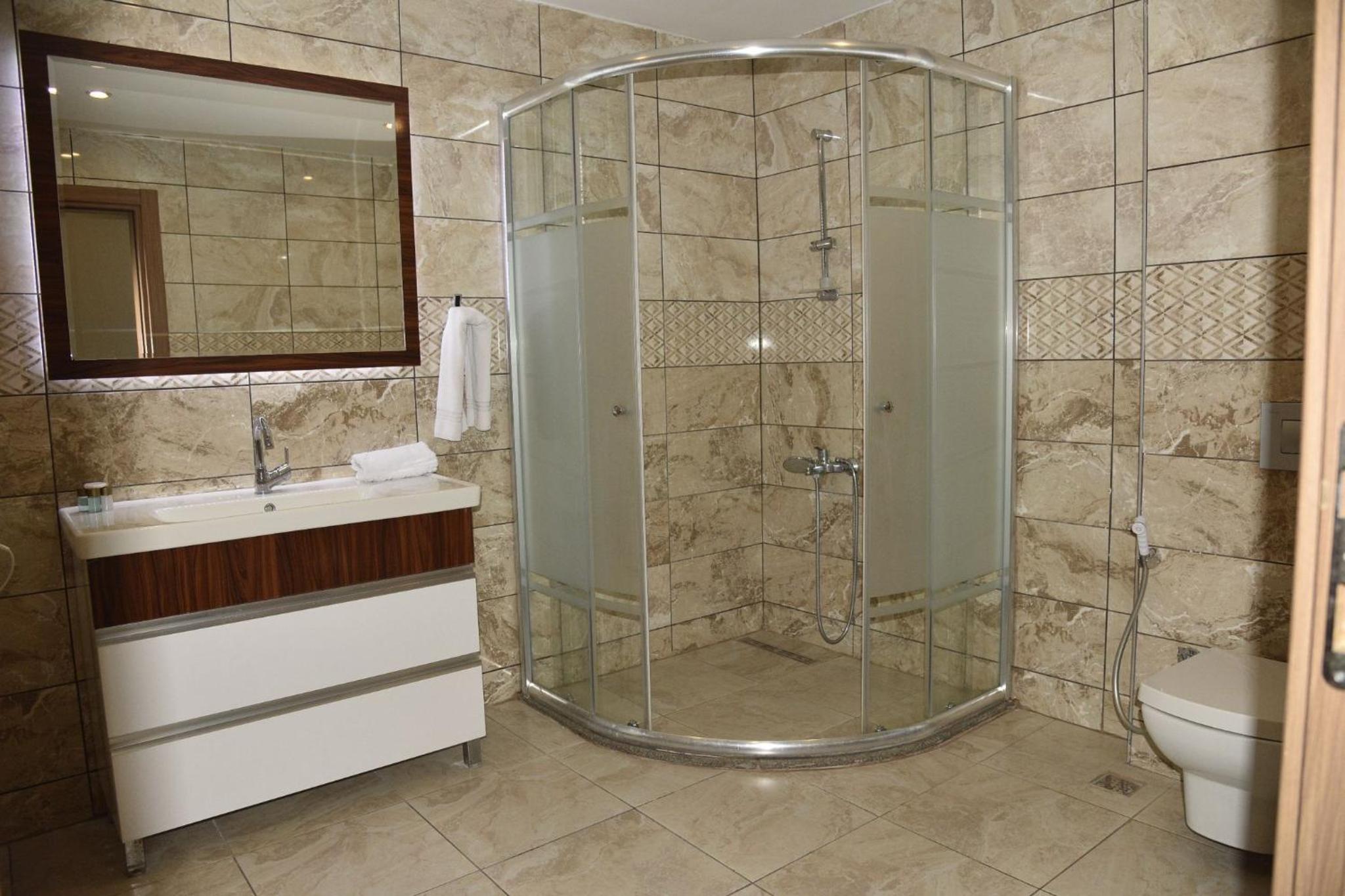 Suite with Balcony - Photo 12