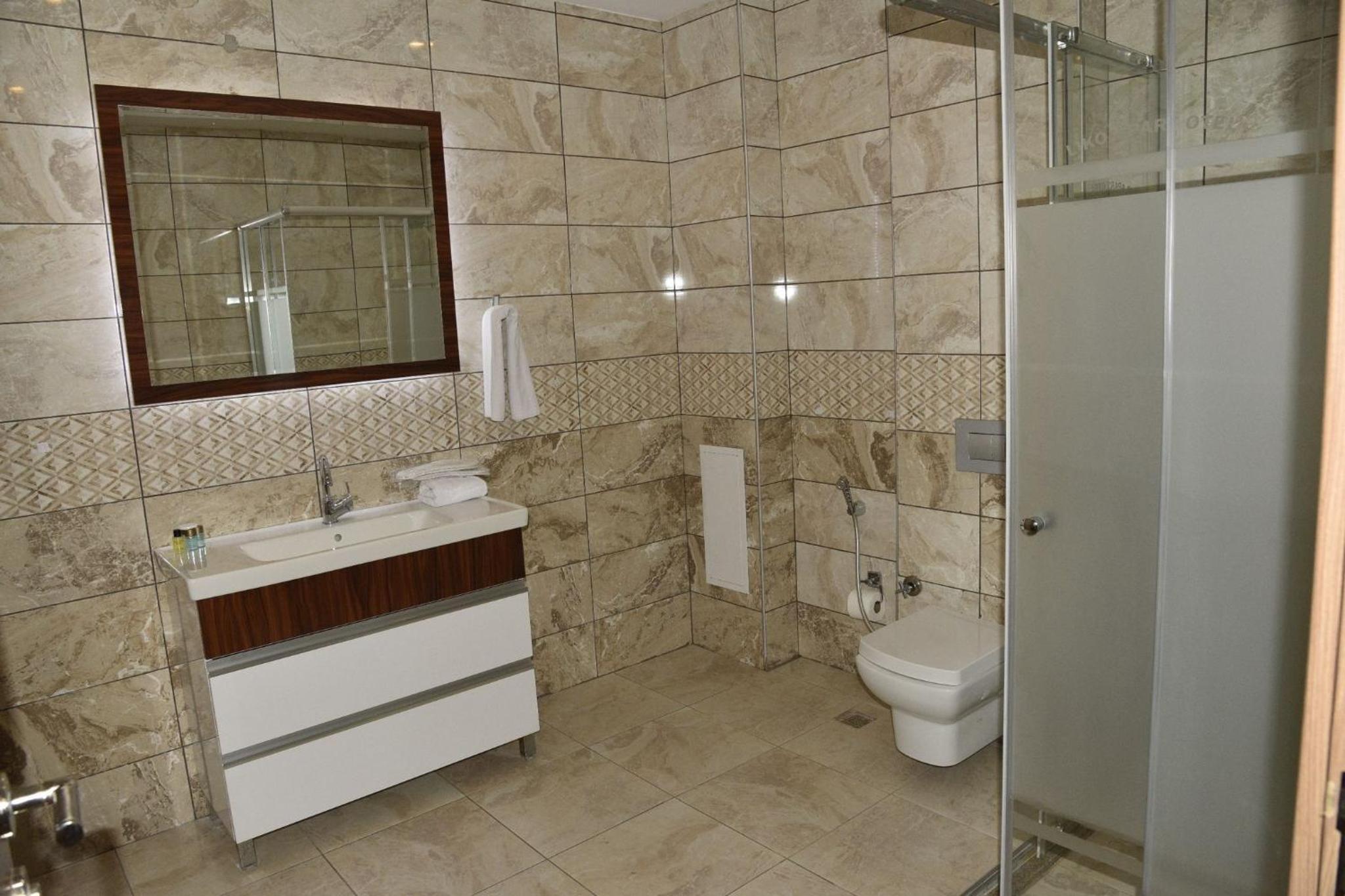 Suite with Balcony - Photo 24