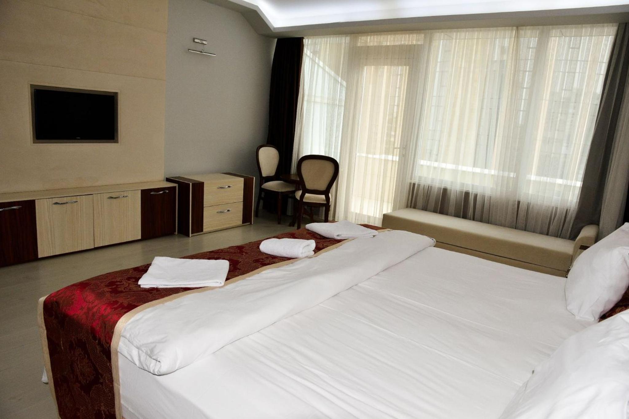Suite with Balcony - Photo 26