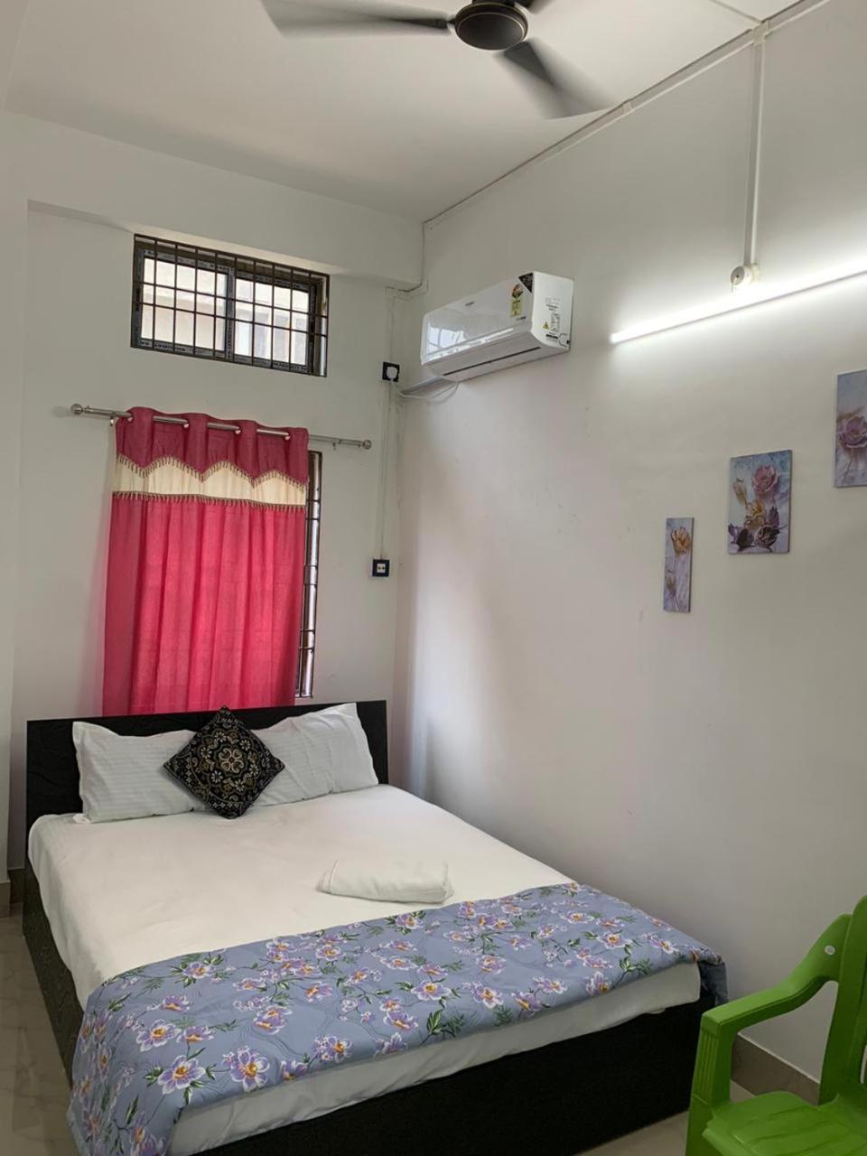 Twin Room With Private Bathroom photo 3