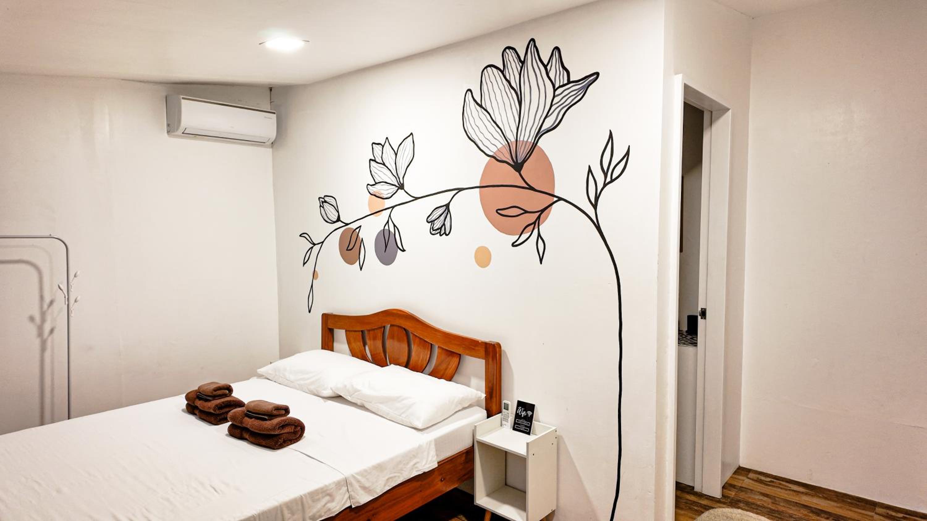 Standard Queen Room photo 3