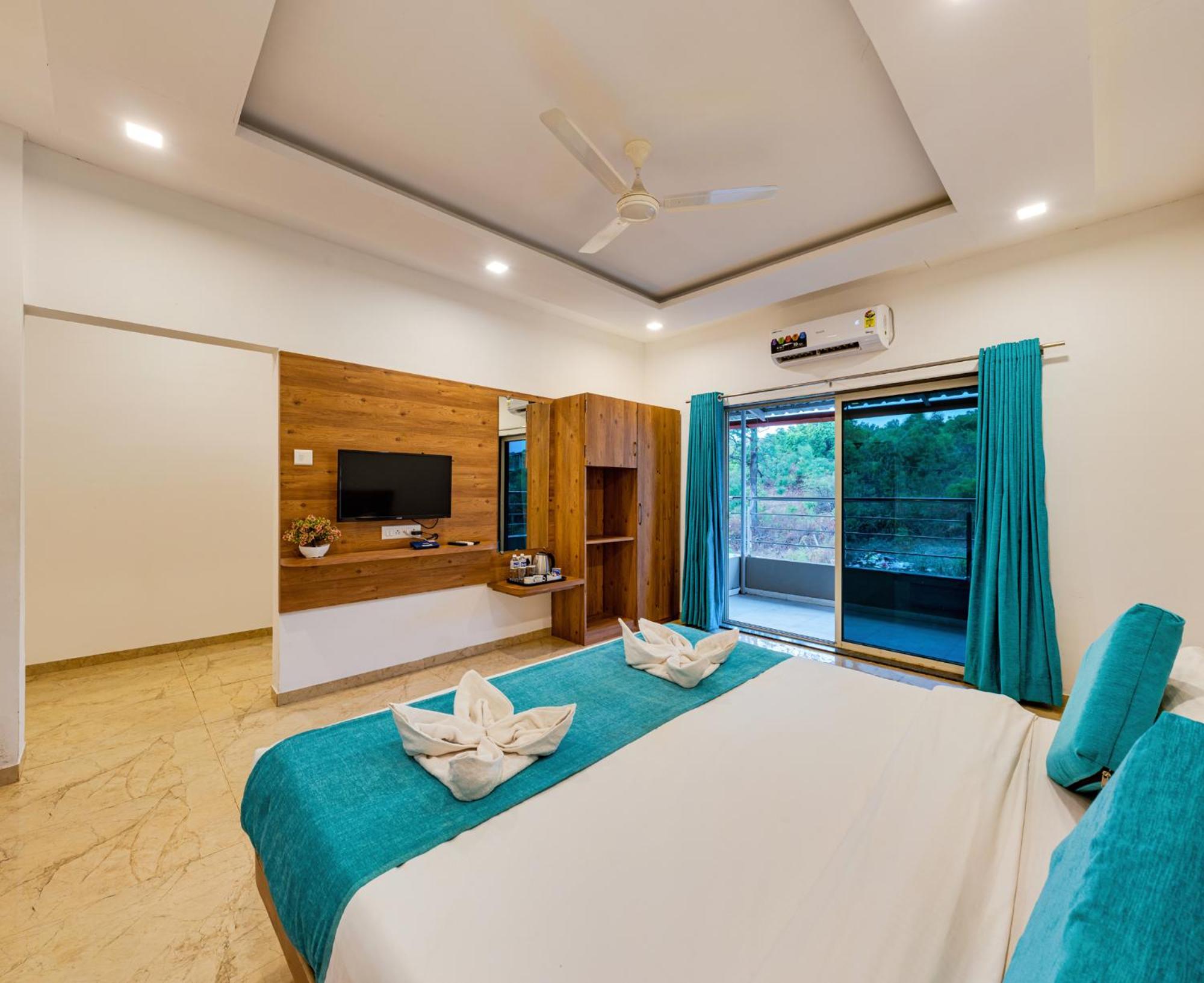 Super Deluxe Room With Balcony - Photo 4