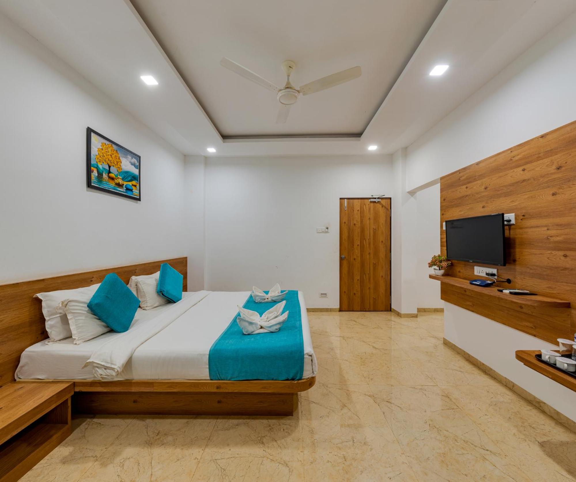 Super Deluxe Room With Balcony - Photo 6