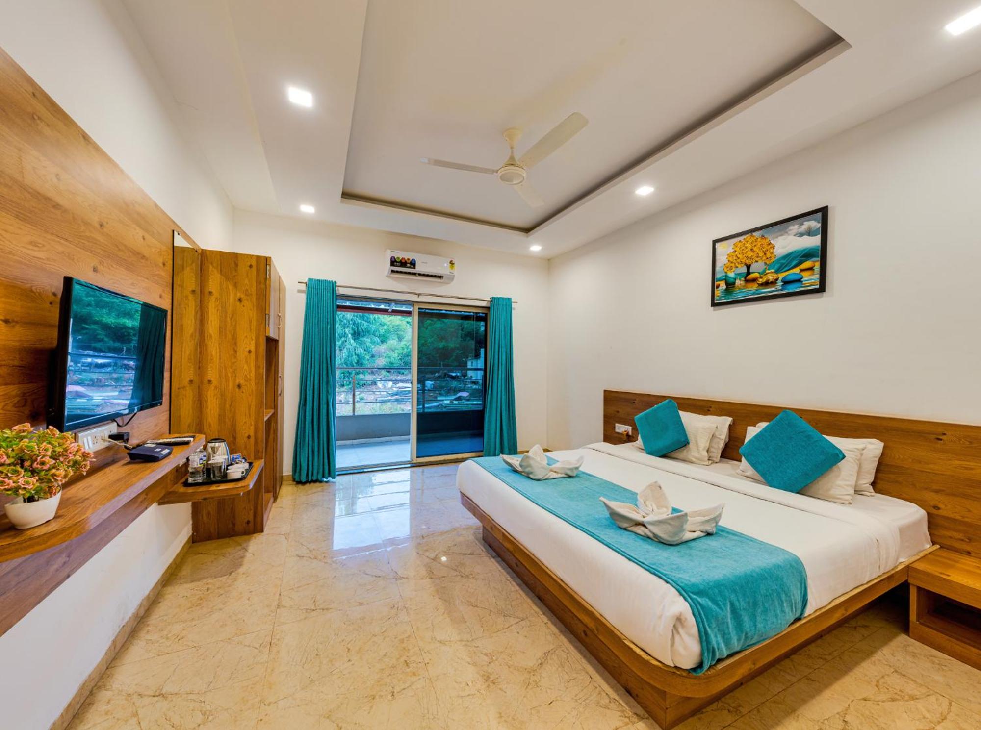 Super Deluxe Room With Balcony - Photo 12