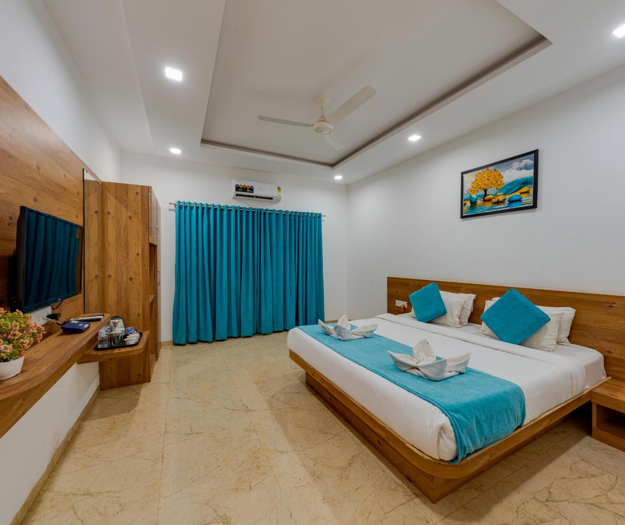 Super Deluxe Room With Balcony - Photo 2