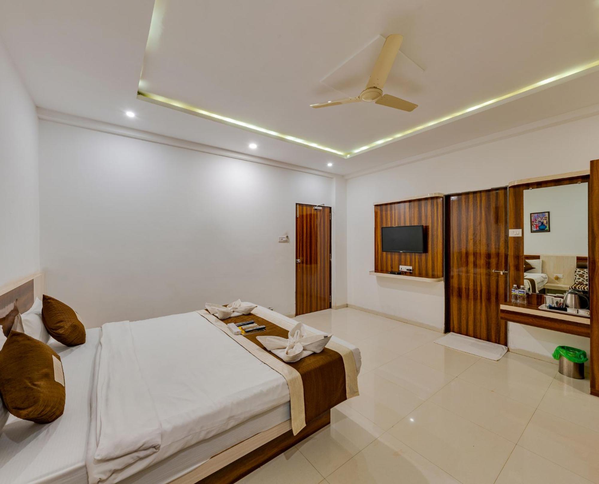Super Deluxe Room With Balcony - Photo 9