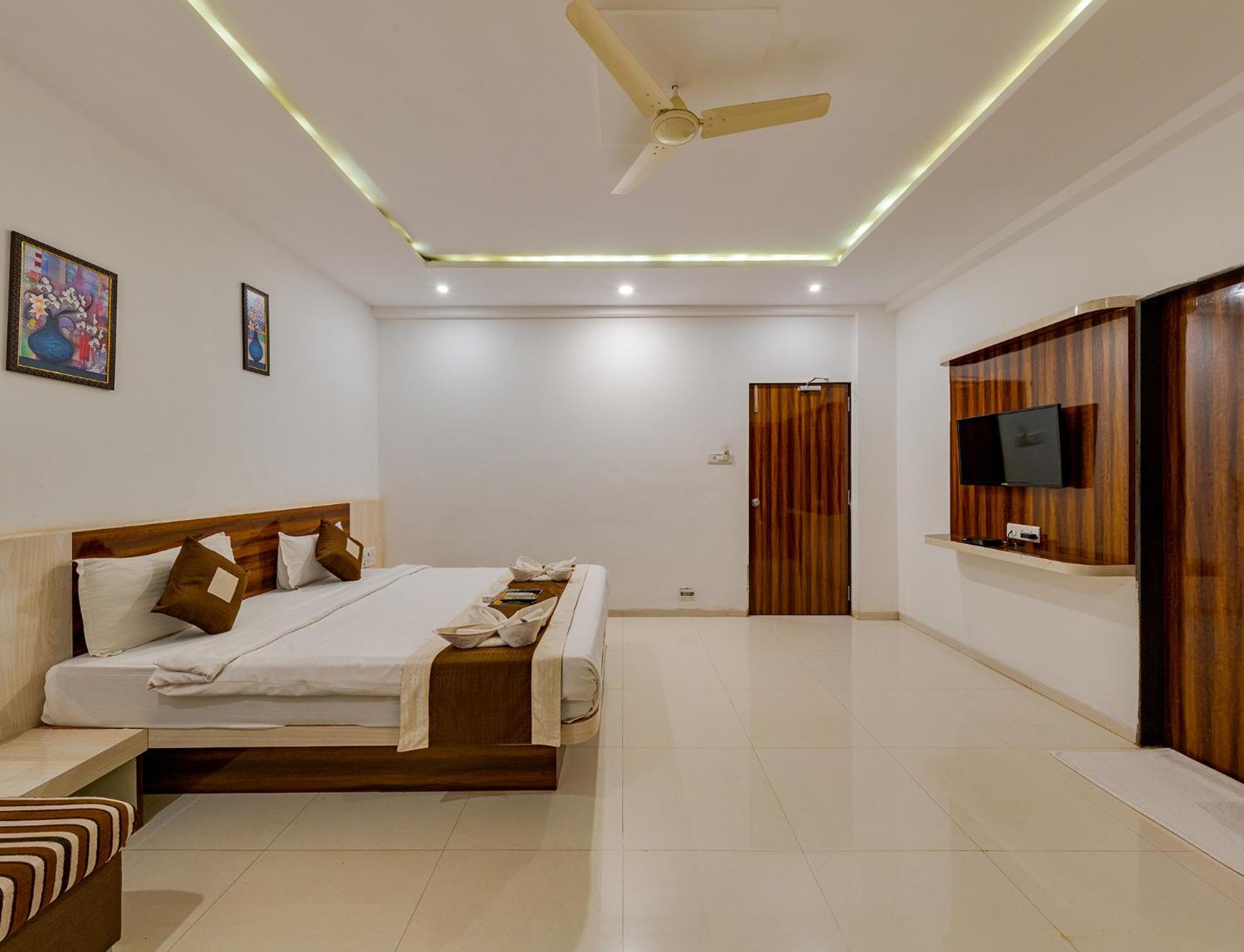 Super Deluxe Room With Balcony - Photo 10