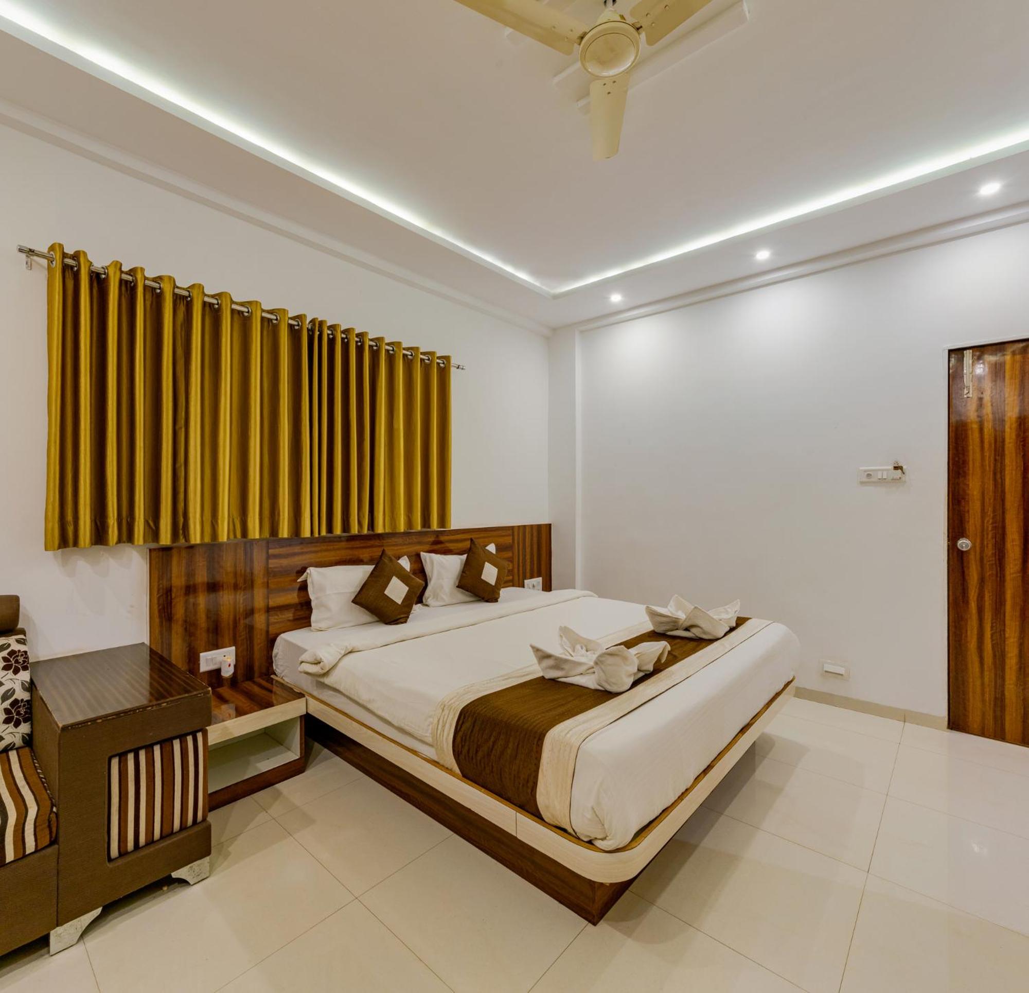 Super Deluxe Room With Balcony - Photo 14