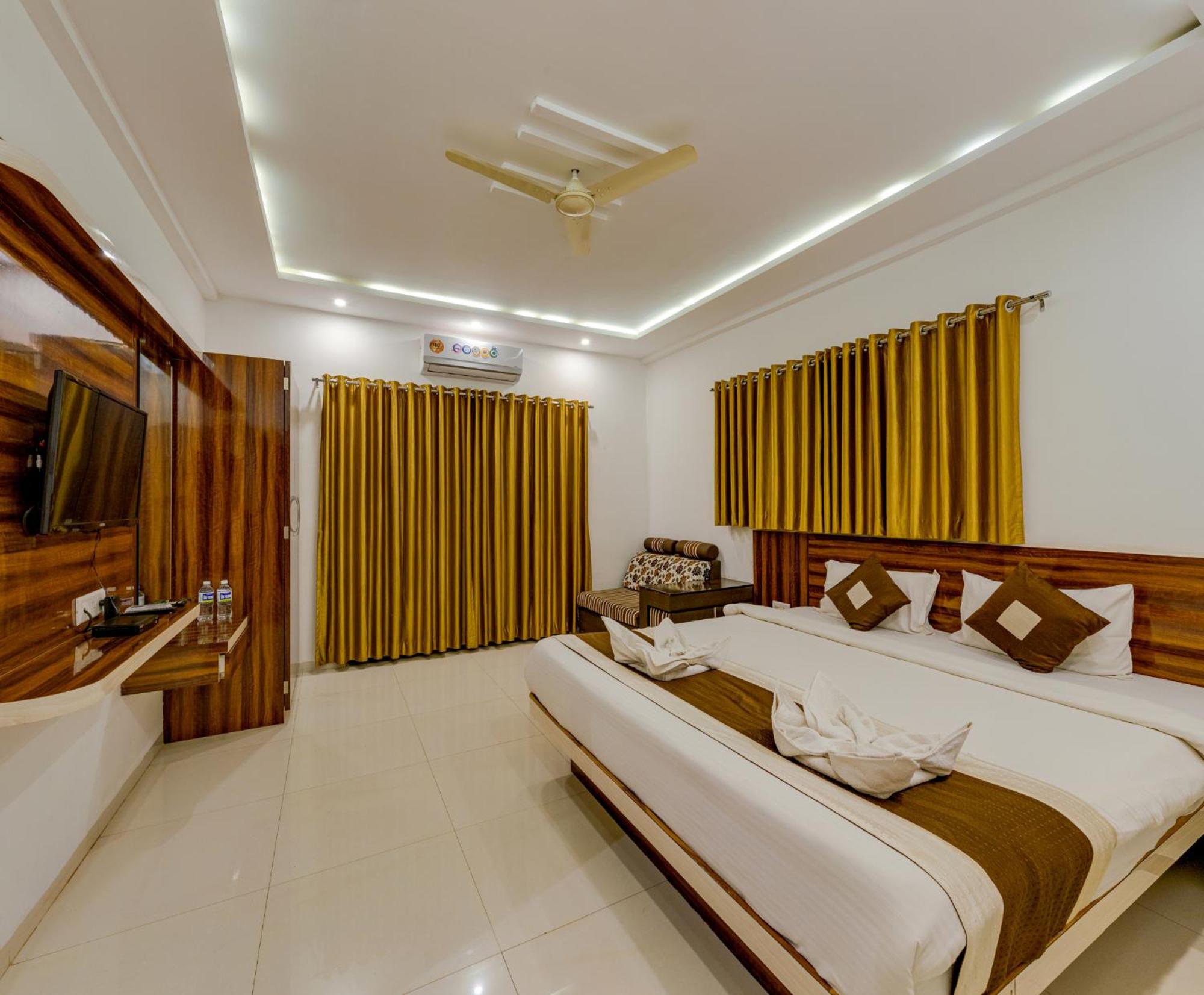 Super Deluxe Room With Balcony - Photo 13