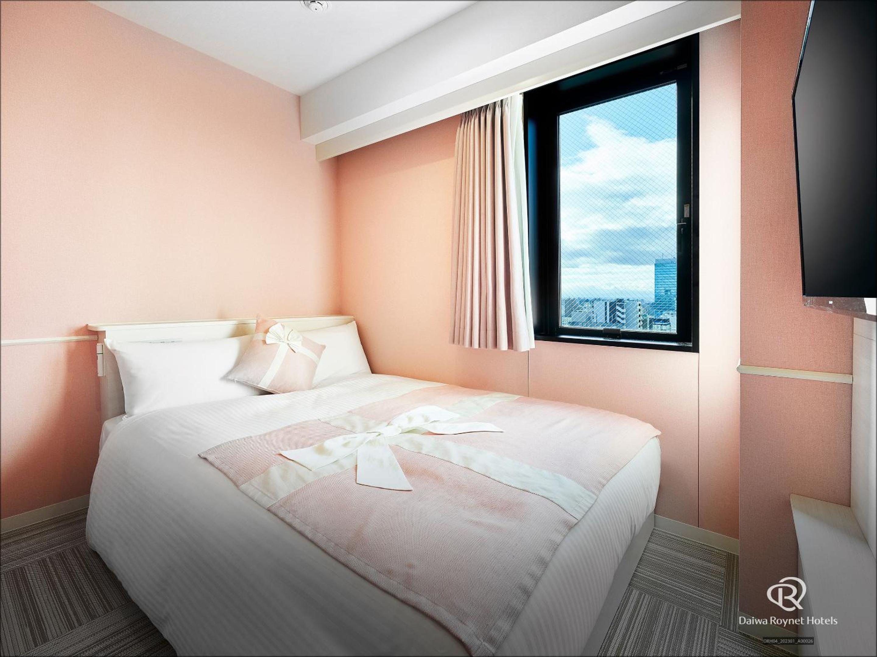 Standard Double Room on Top Floor - Female Only