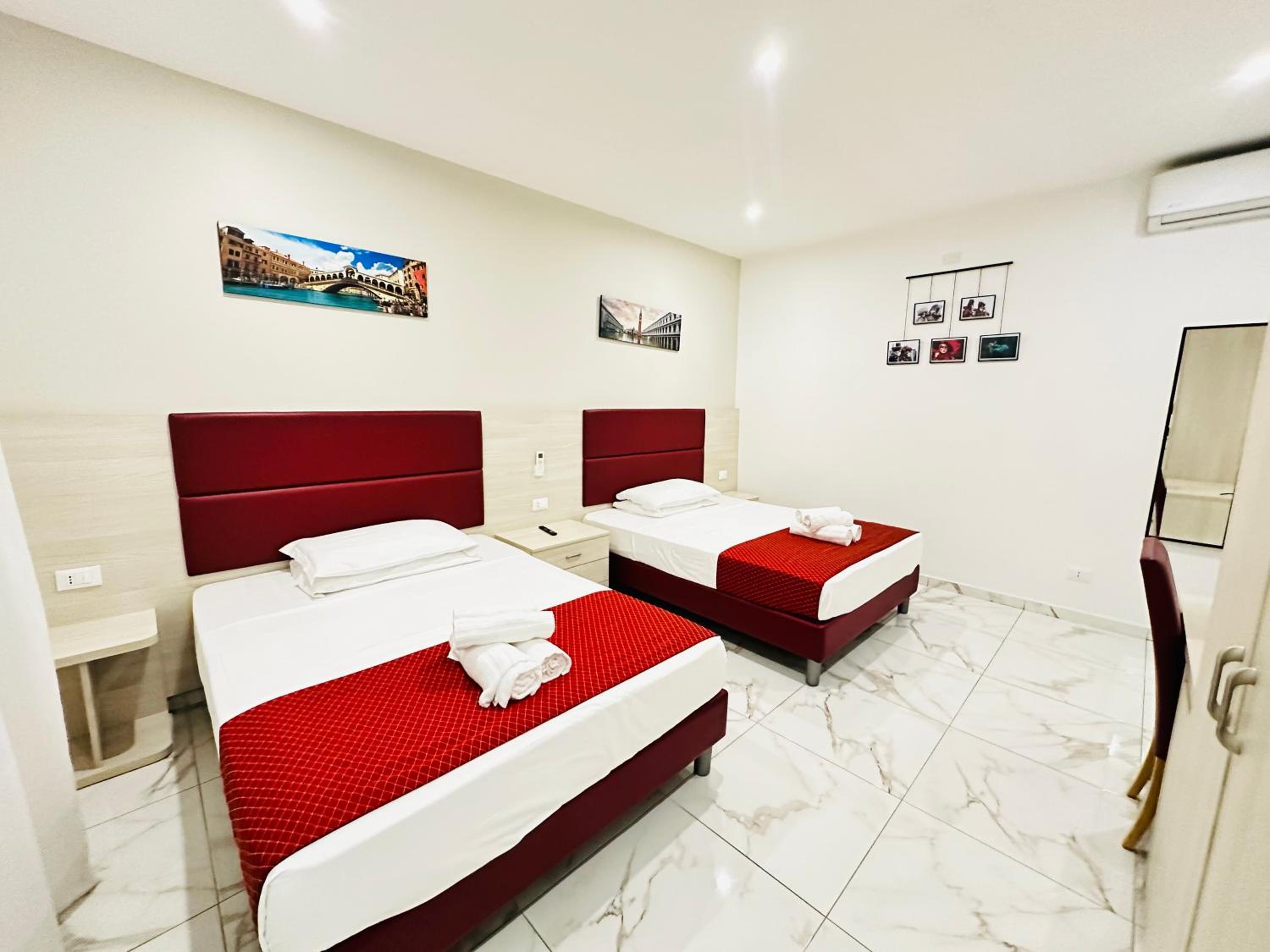 Quadruple Room - Photo 17