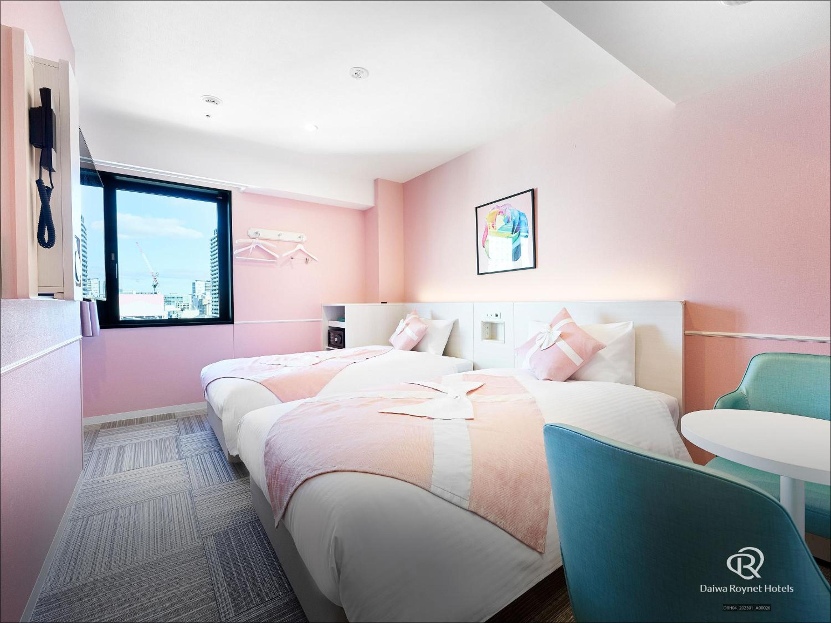 Standard Twin Room on Top Floor - Female Only