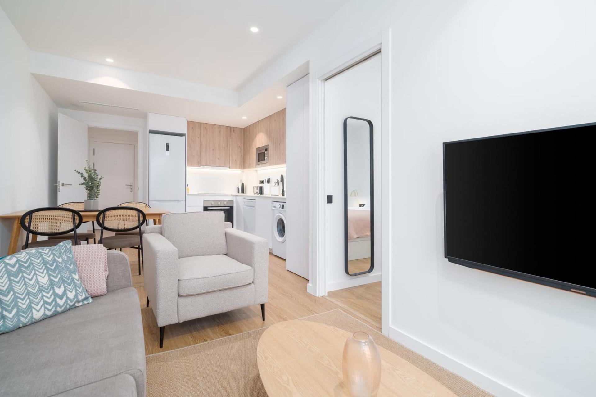 One-Bedroom Apartment with Balcony photo 2