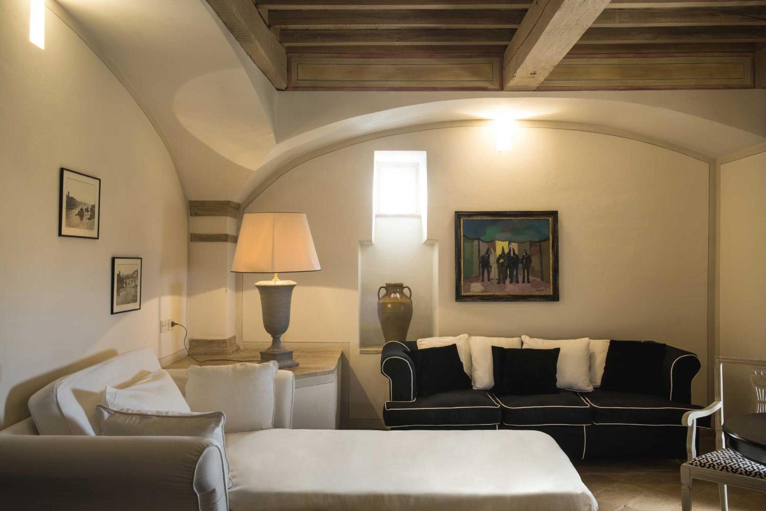 Classic Junior Suite - Photo 10
