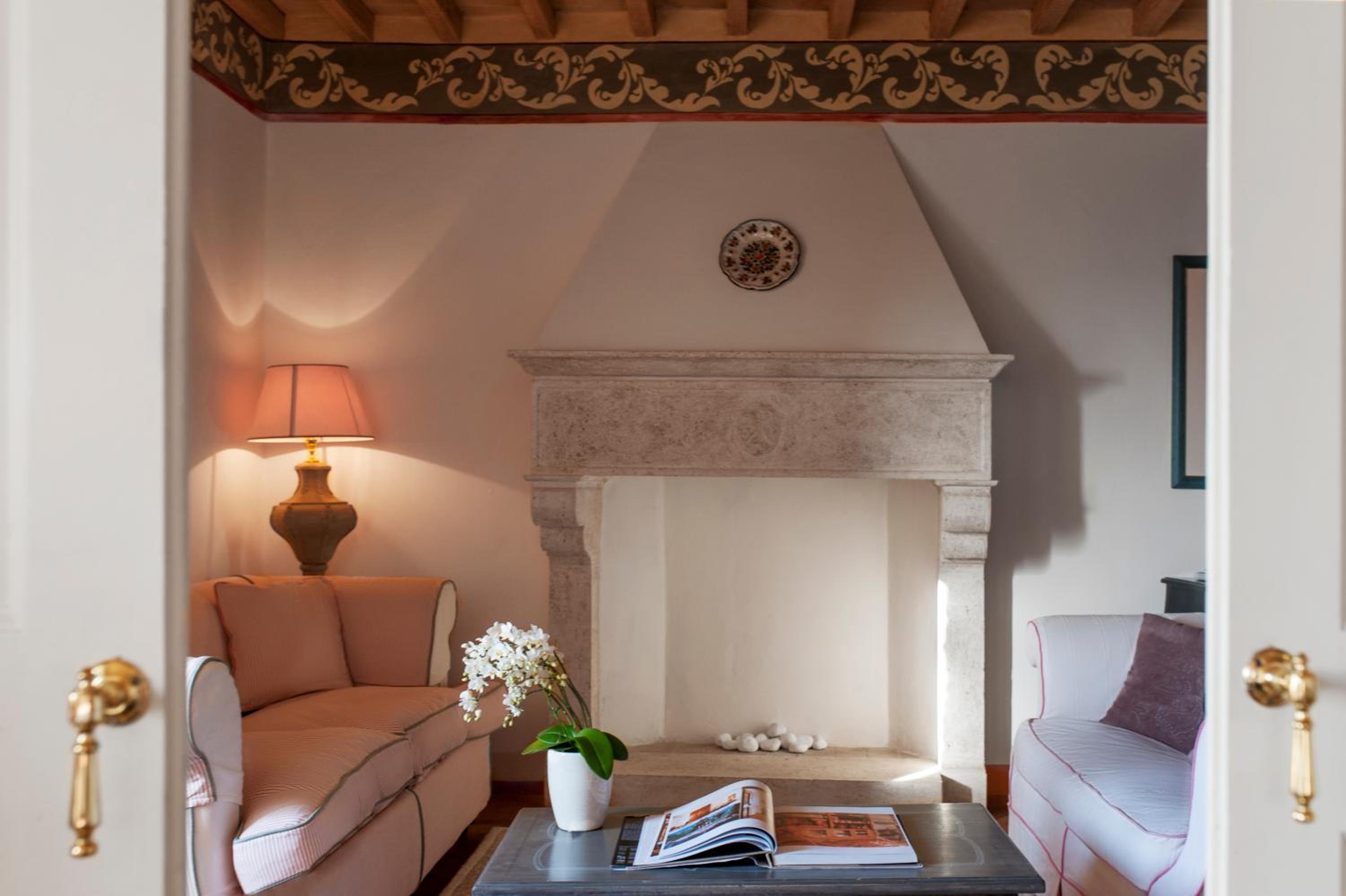 Classic Junior Suite - Photo 8