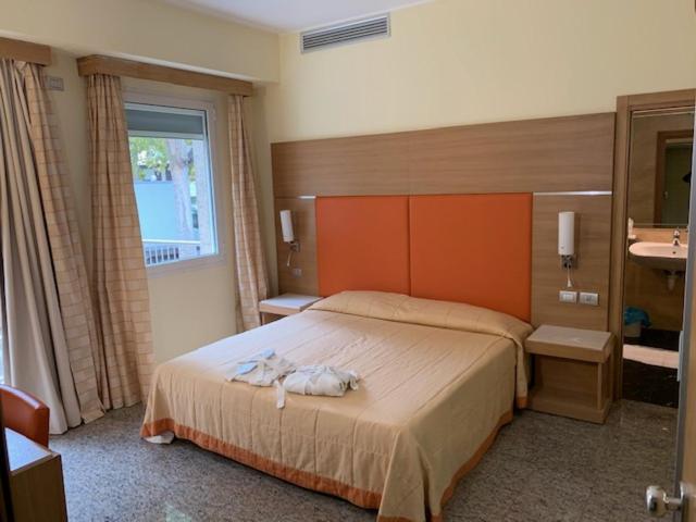 Basic Double or Twin Room - Photo 2