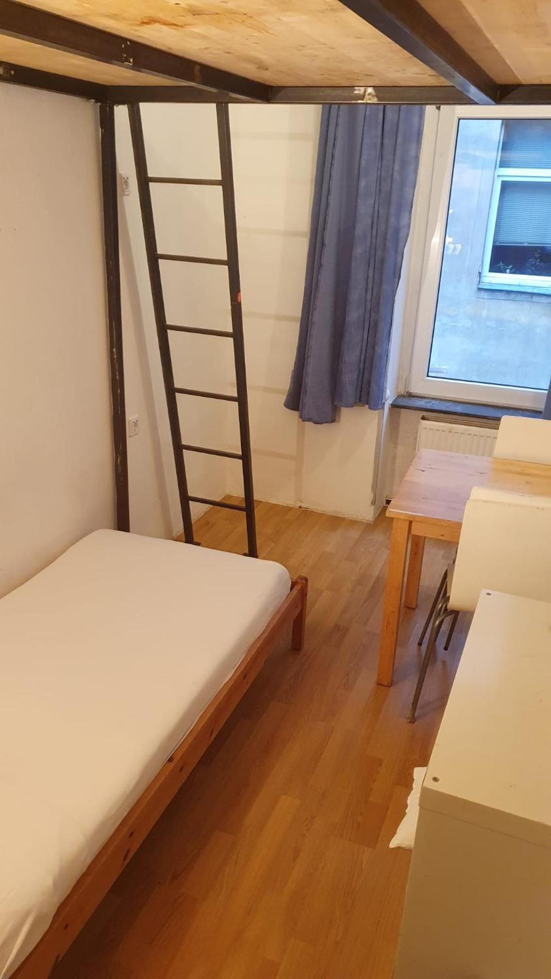 Economy Triple Room with Shared Bathroom photo 1