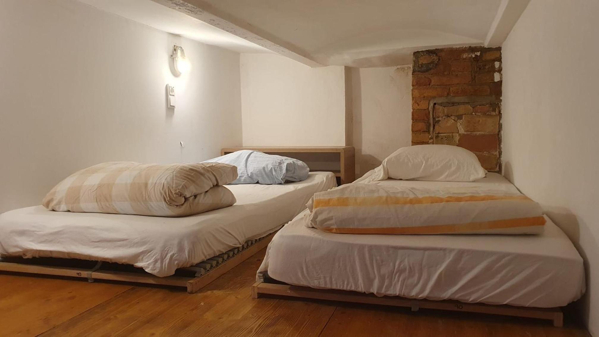 Economy Triple Room with Shared Bathroom photo 2