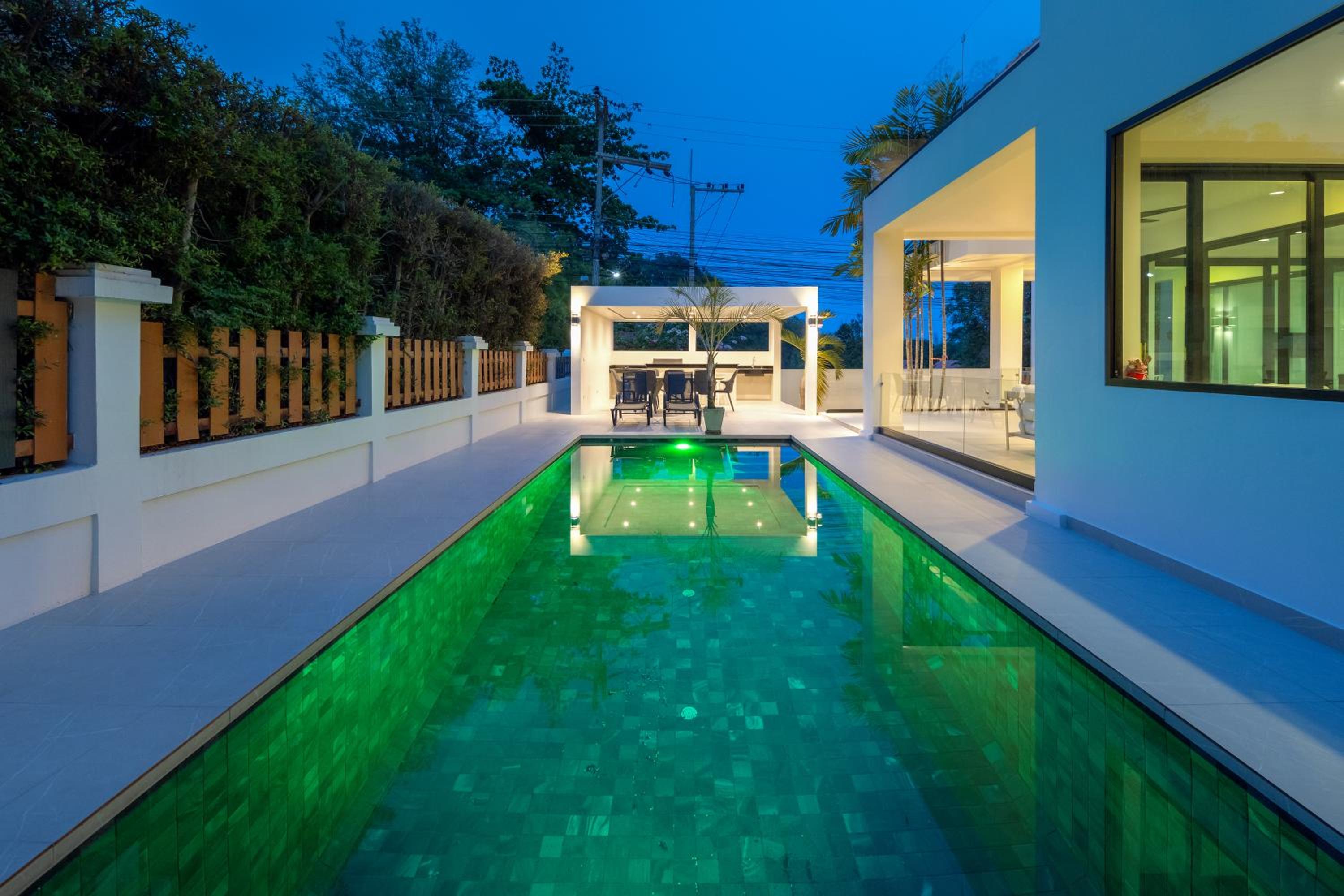 Villa - Photo 2