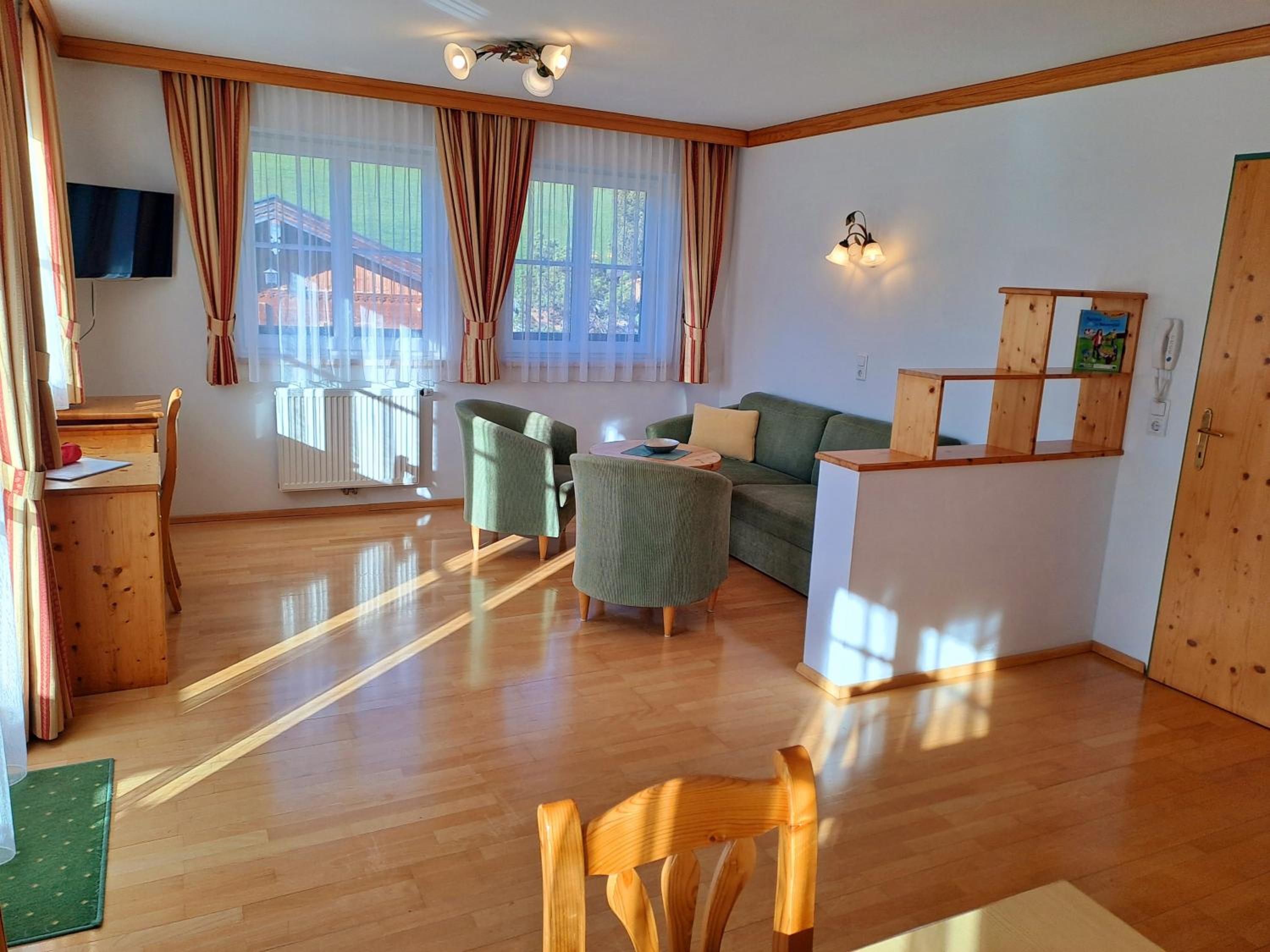 Two-Bedroom Apartment with Balcony 2 photo 1