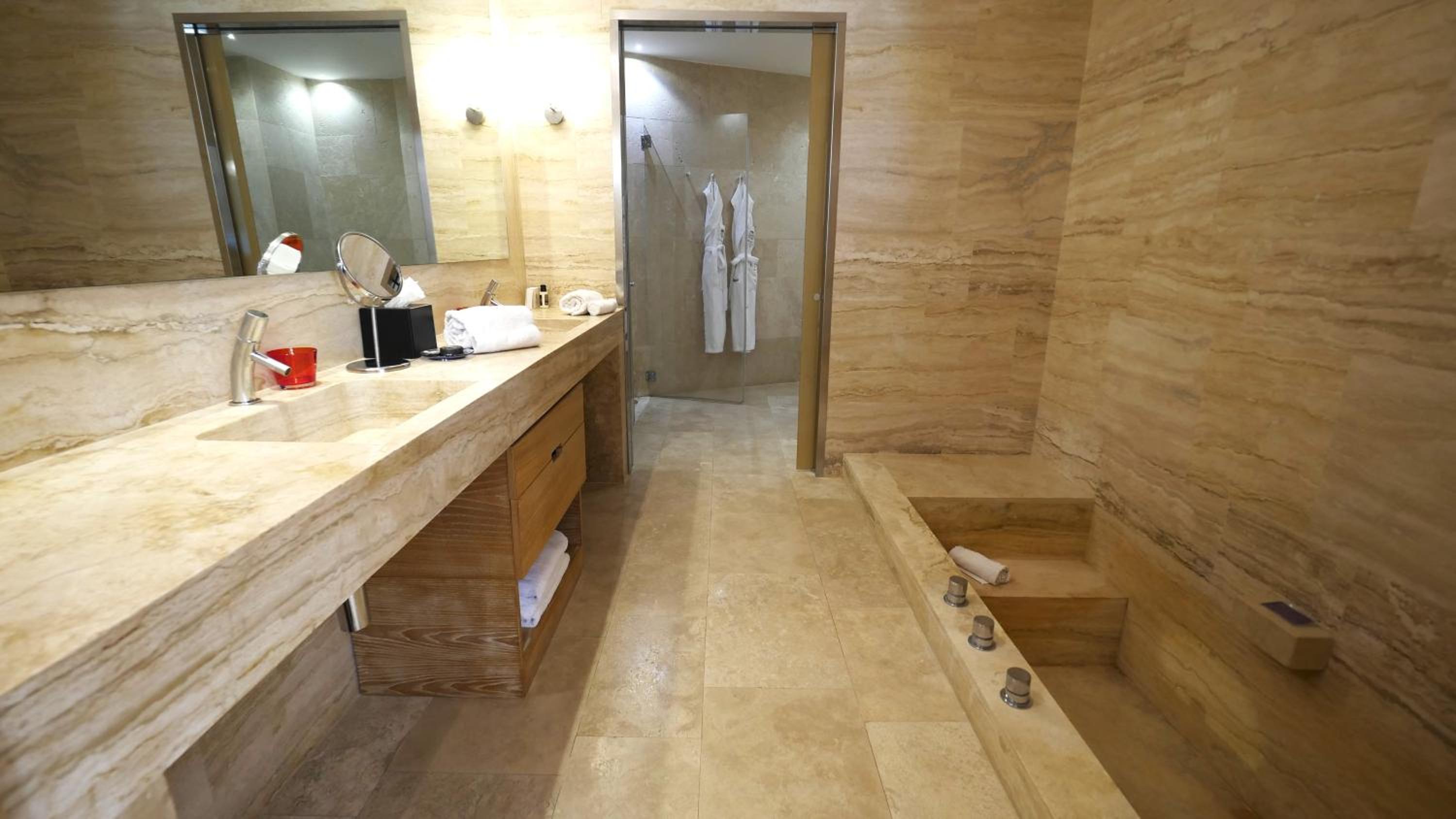 Junior Suite with Terrace - Photo 16