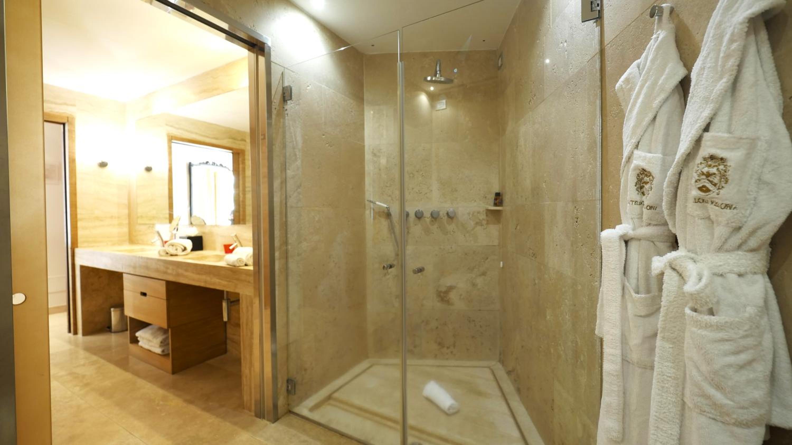 Junior Suite with Terrace - Photo 15