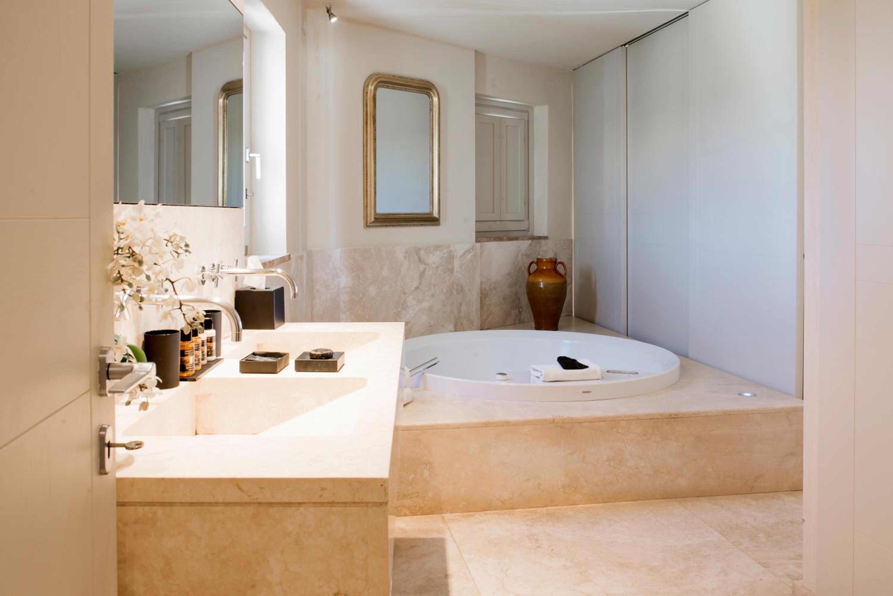 Junior Suite with Terrace - Photo 2