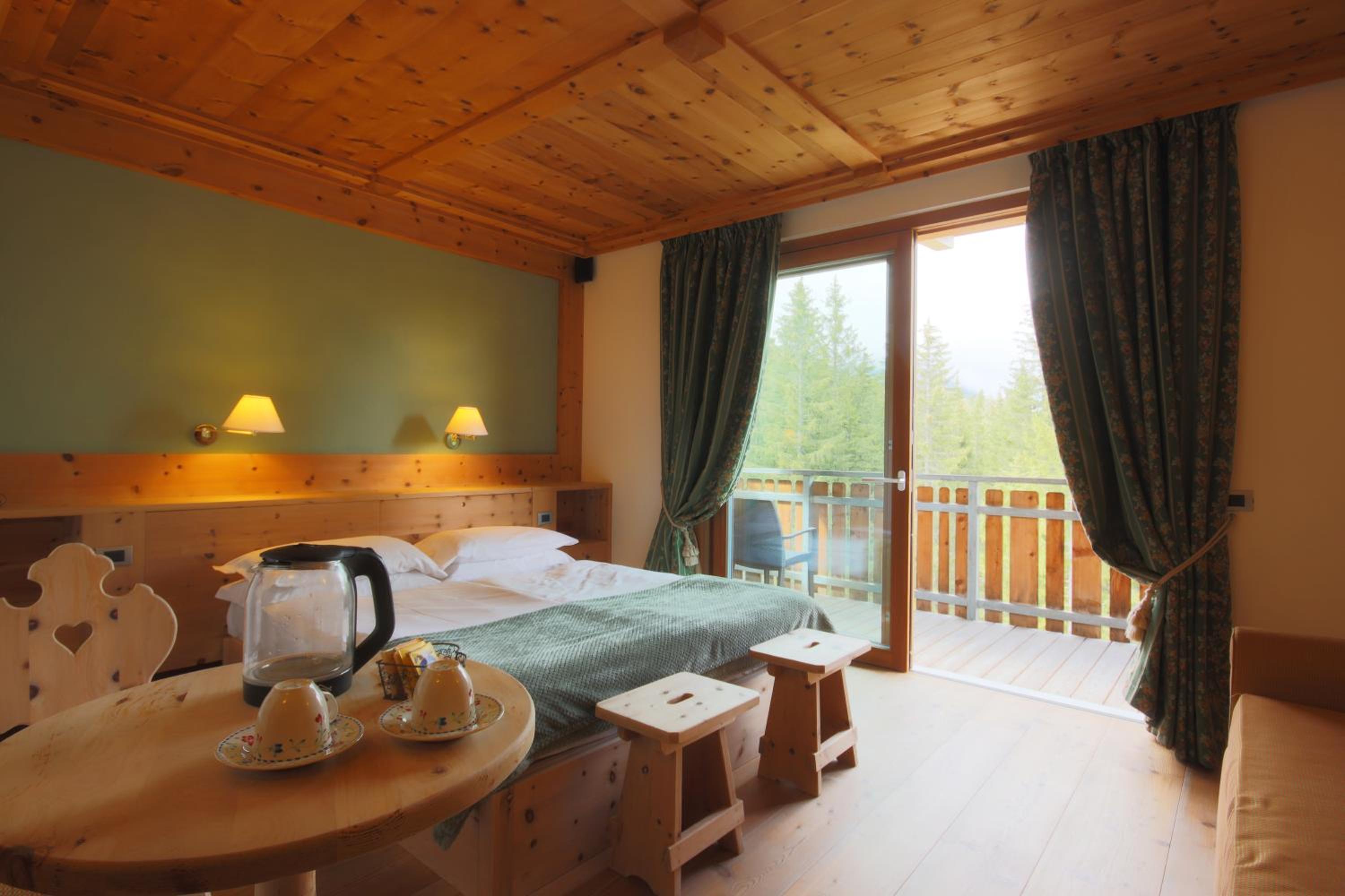 Double or Twin Room with Balcony - Photo 9
