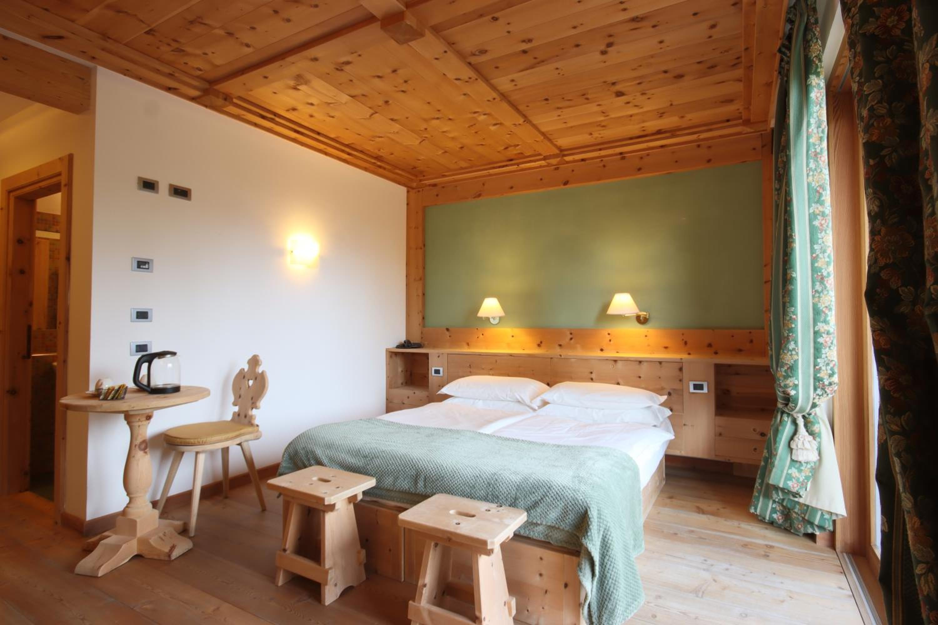 Double or Twin Room with Balcony - Photo 1