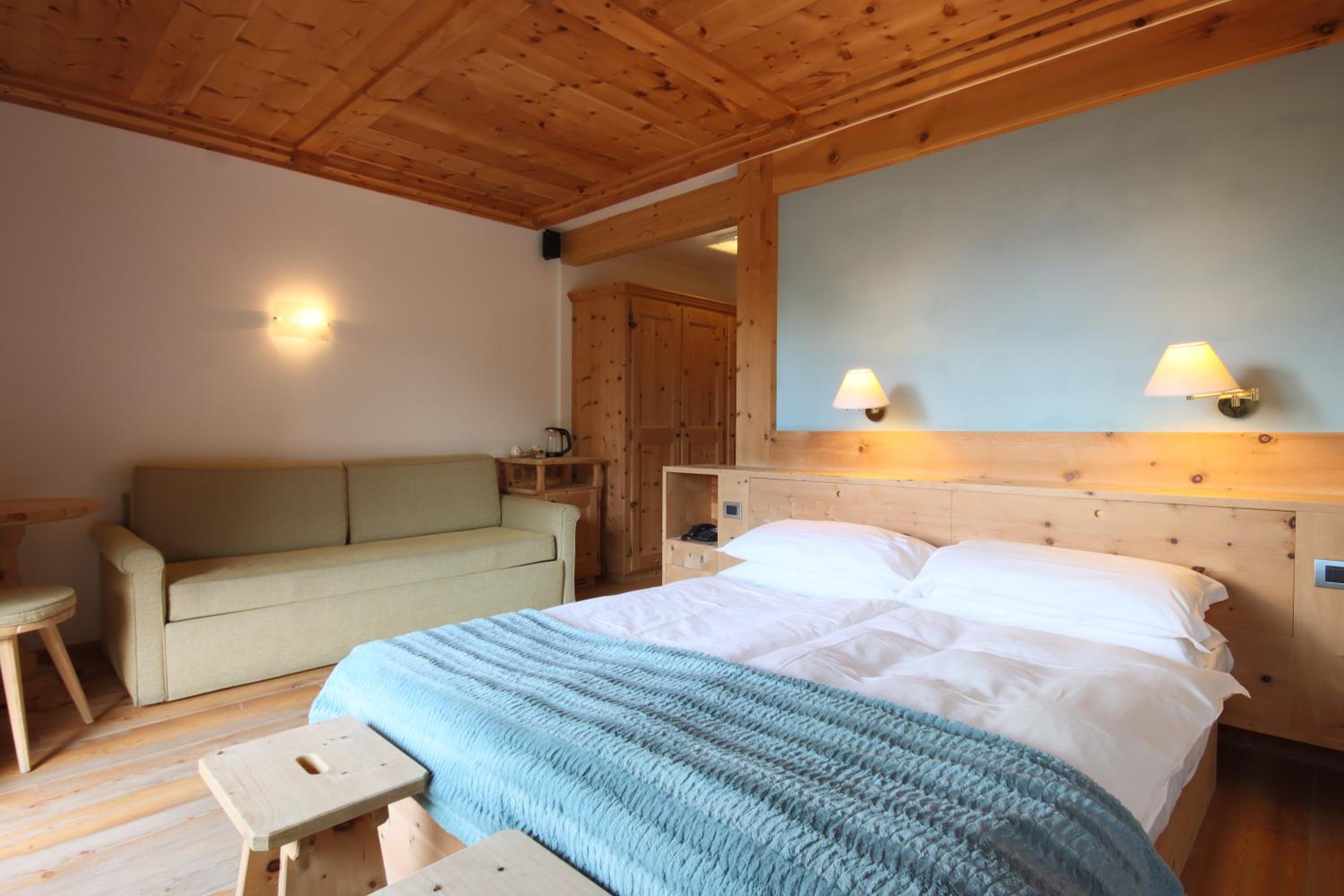 Double or Twin Room with Balcony - Photo 5