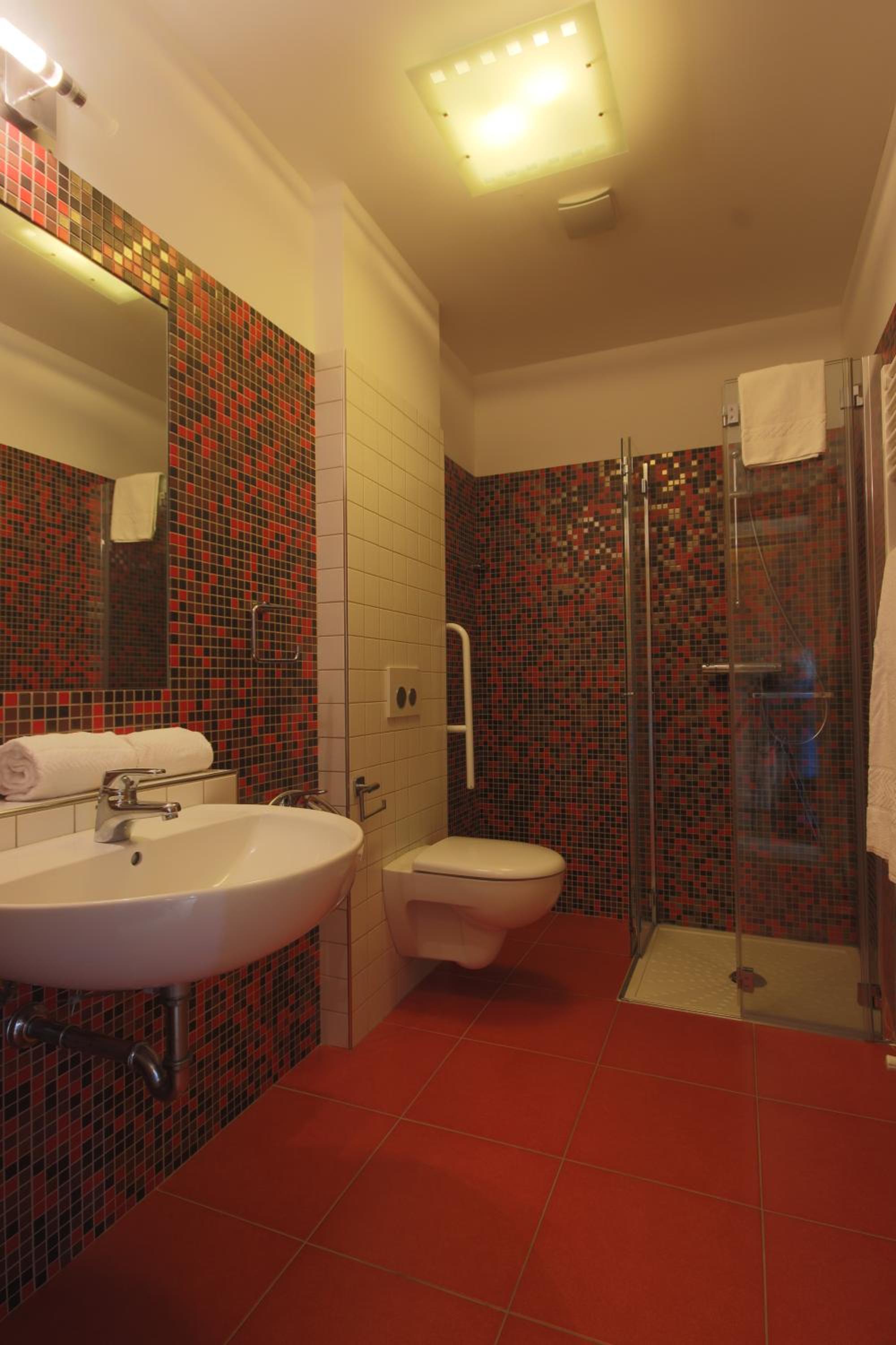 Double or Twin Room with Balcony - Photo 2