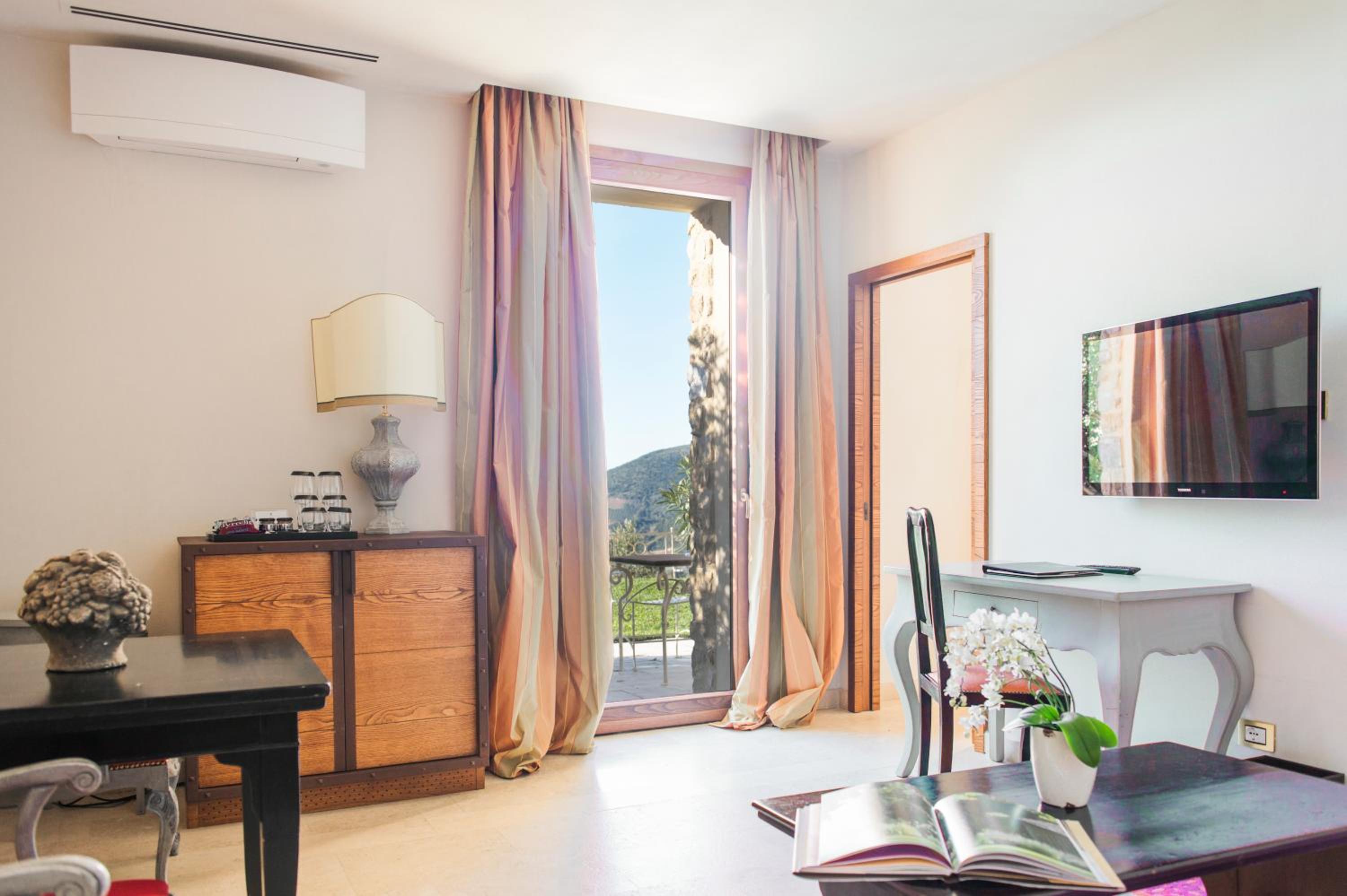 Suite with Terrace - Photo 7